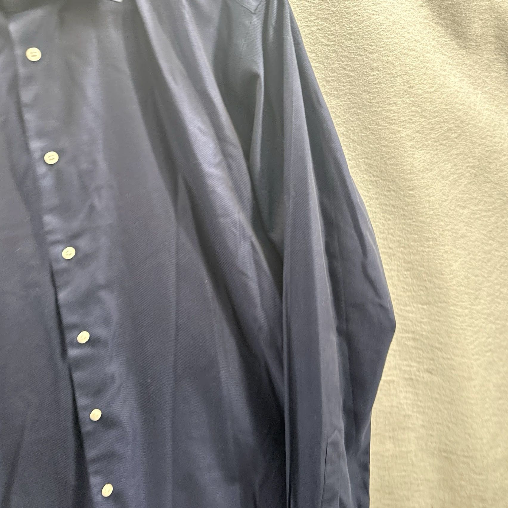 Suitsupply Suitsupply Shirt Mens 43 17 Pure Cotton Traveller Navy Blue Button Sheen Preppy Shirt Men Slimming Classic Button-Up Collar Size US XL / EU 56 / 4 - 4 Thumbnail