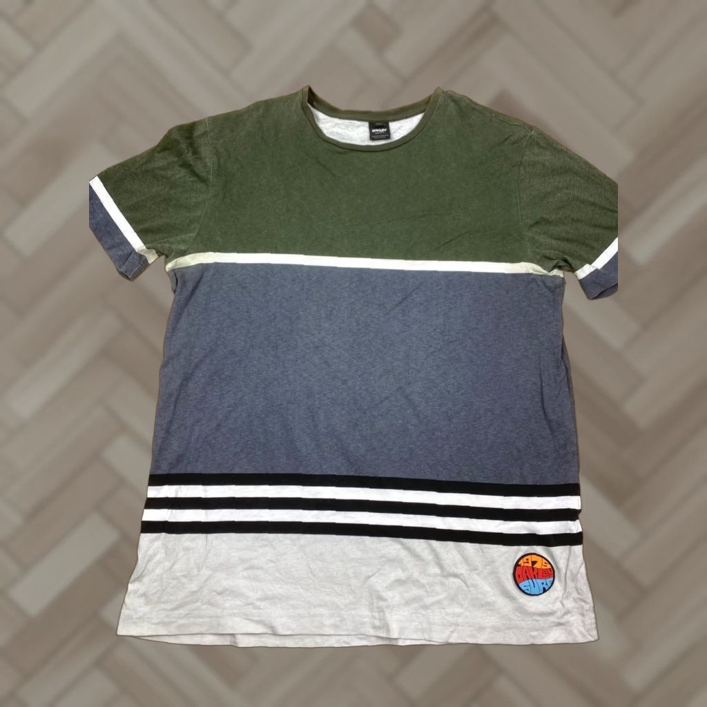 Oakley Oakley T Shirt Mens L Colorblock Beach Surf Short Sleeve Pattern Colorblock Multicolor Regular T-Shirt Mens L Beach Oakley Size US L / EU 52-54 / 3 - 1 Thumbnail