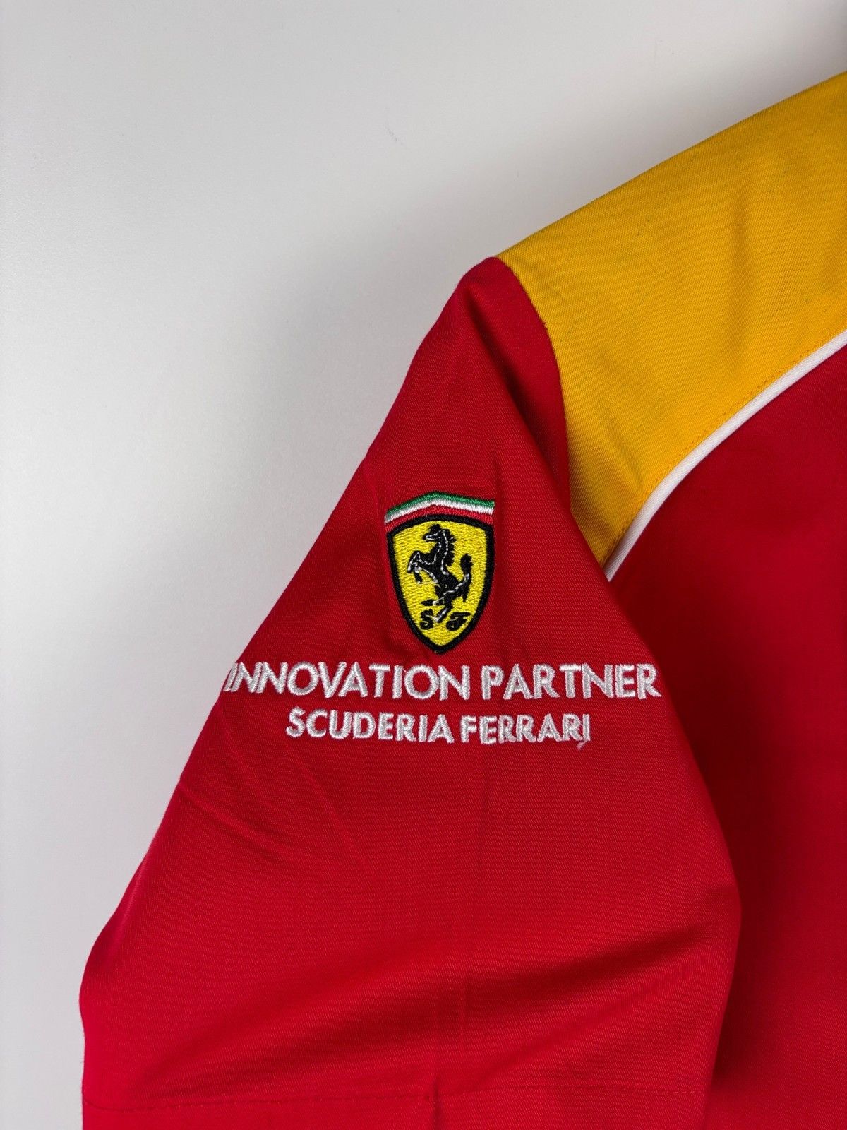 Ferrari Vtg Shell V-Power Scuderia Ferrari Formula 1 Team Shirt M Size M / US 6-8 / IT 42-44 - 4 Thumbnail