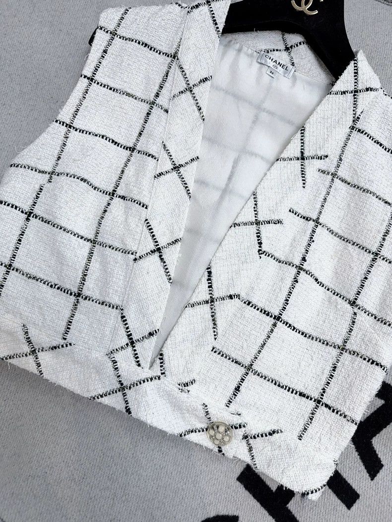 Chanel Chanel 19s beach series black and white plaid vest Size XS / US 0-2 / IT 36-38 - 4 Thumbnail