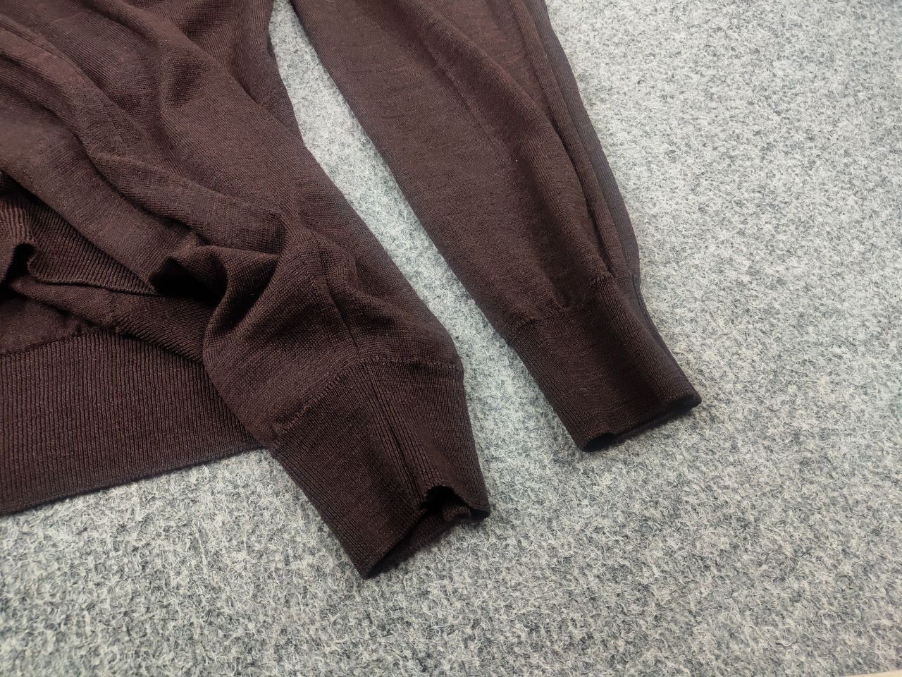 John Smedley John Smedley England Brown V neck wool sweater long sleeve Size US L / EU 52-54 / 3 - 8 Thumbnail