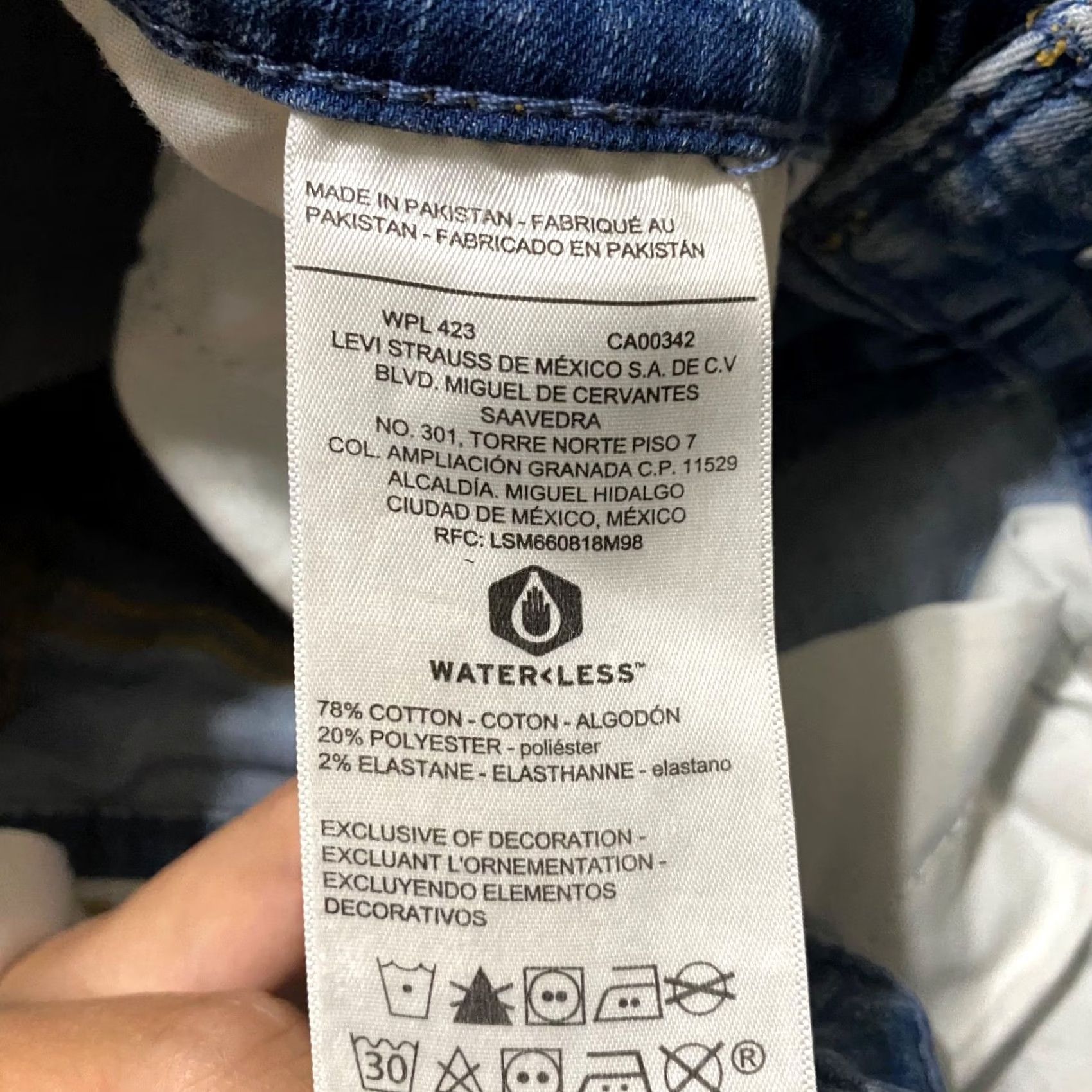 Levi's Levi's Signature Jeans Capri Womens sz 6 Blue Denim Medium Wash 5-Pocket Regular Inseam 22in Stretch Logo Vintage: No Size 28" / US 6 / IT 42 - 5 Thumbnail