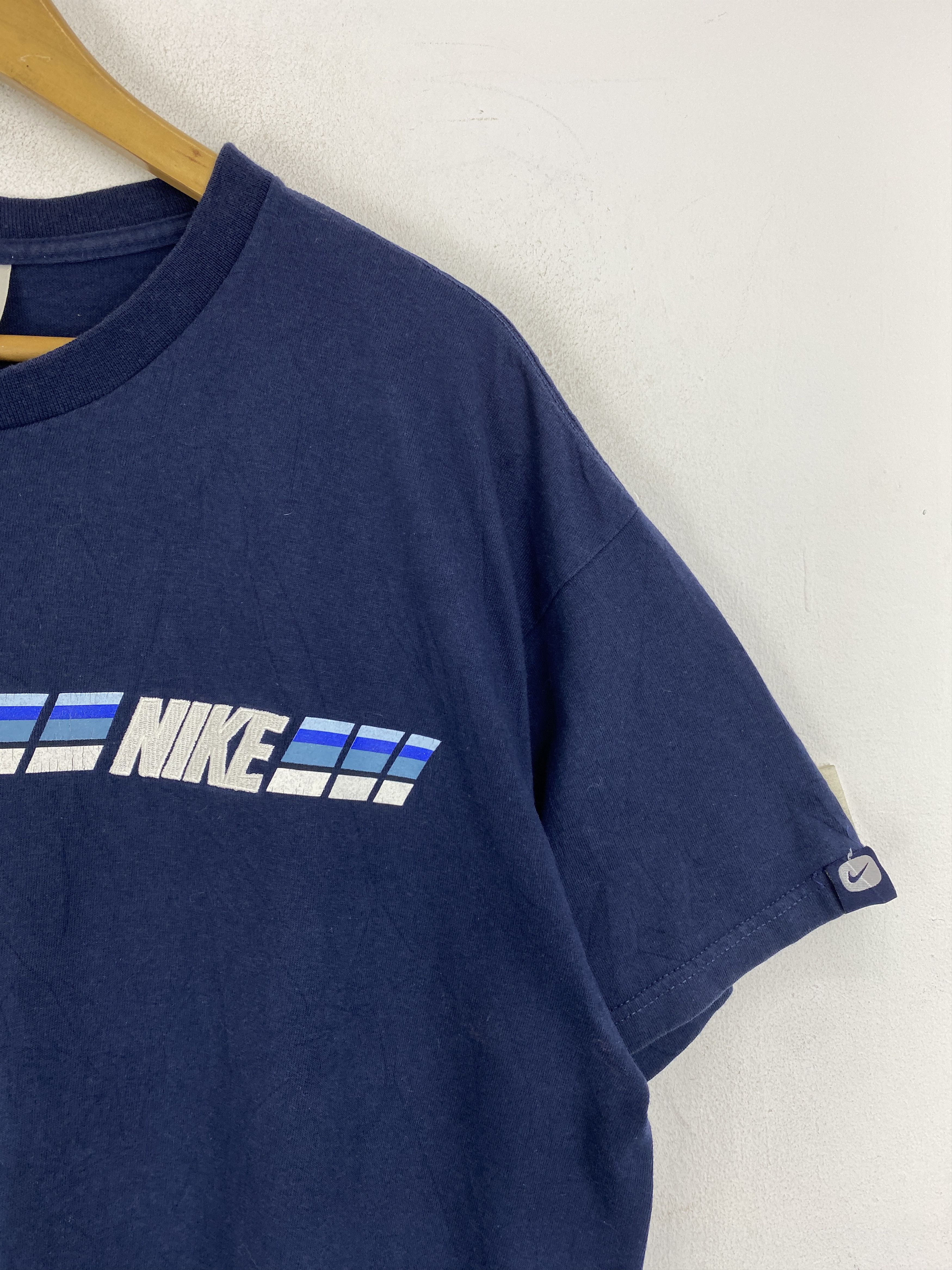 Nike × Vintage Vintage Y2k Nike Logo Crewneck T Shirt TA0704 Size US L / EU 52-54 / 3 - 10 Thumbnail