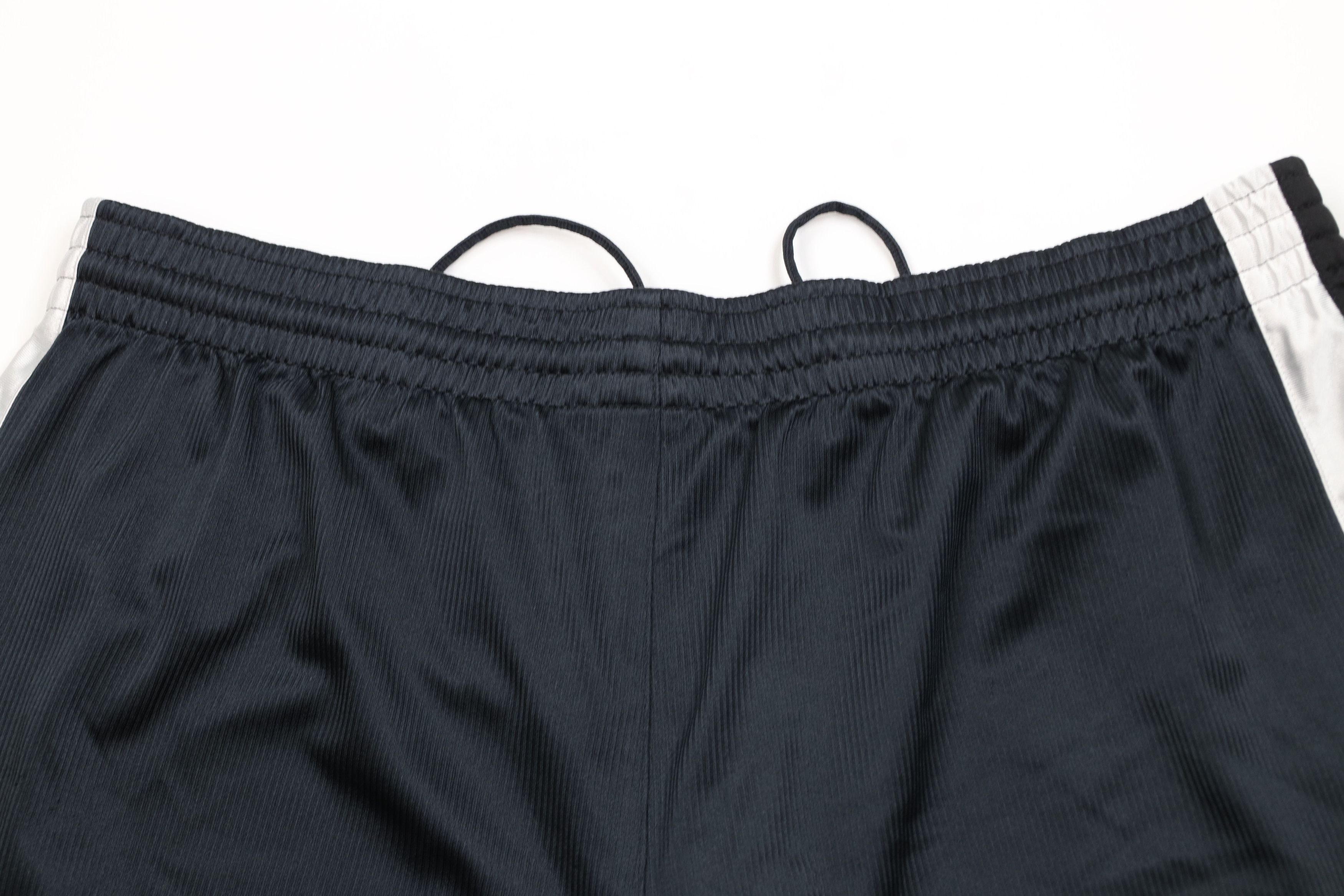 Nike Vintage Nike Mini Swoosh Heavyweight Gym Basketball Shorts Size US 38 / EU 54 - 12 Thumbnail