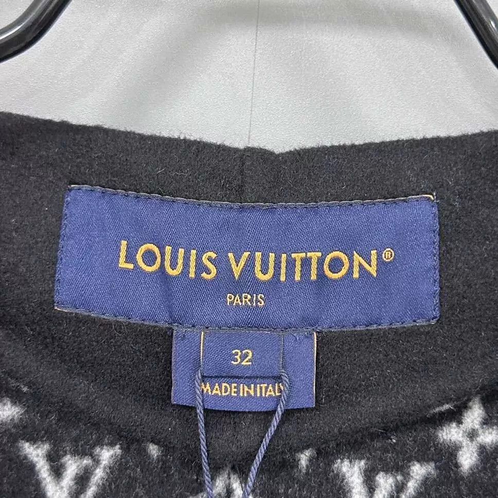 Louis Vuitton LV Monogram Cape Coat 25 New Size 32 Size XXS / US 00 / IT 34 - 8 Thumbnail