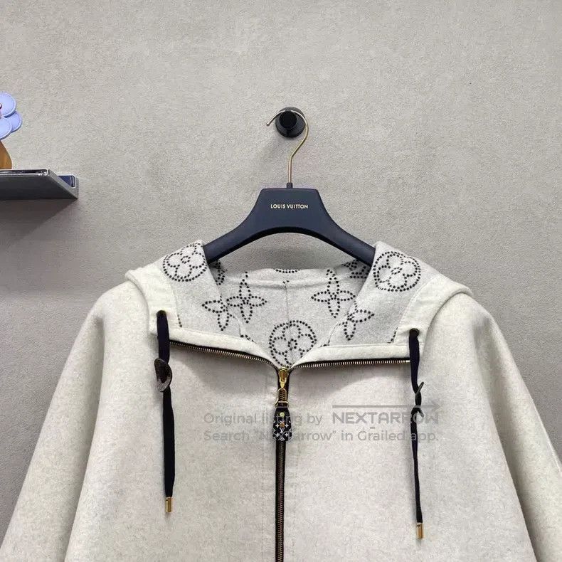 Louis Vuitton Louis Vuitton Hooded reversible Cape Size ONE SIZE - 5 Thumbnail