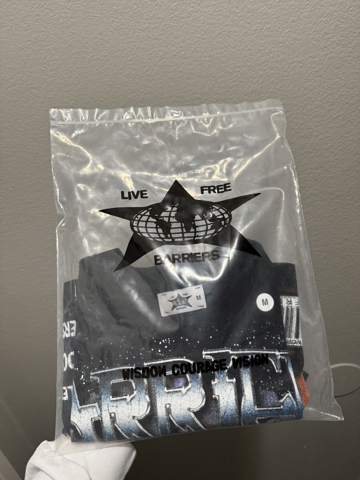 Barriers Barriers raekwon tee Size US M / EU 48-50 / 2 - 6 Thumbnail