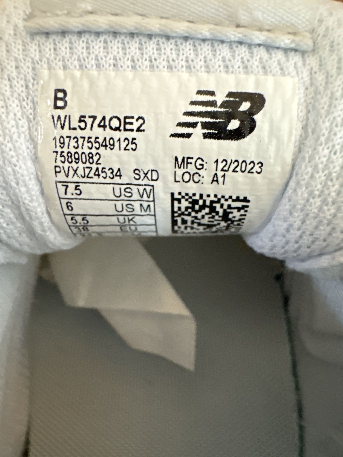 New Balance New Balance 574 Sneakers in pink/beige Size US 6 / IT 36 - 6 Thumbnail