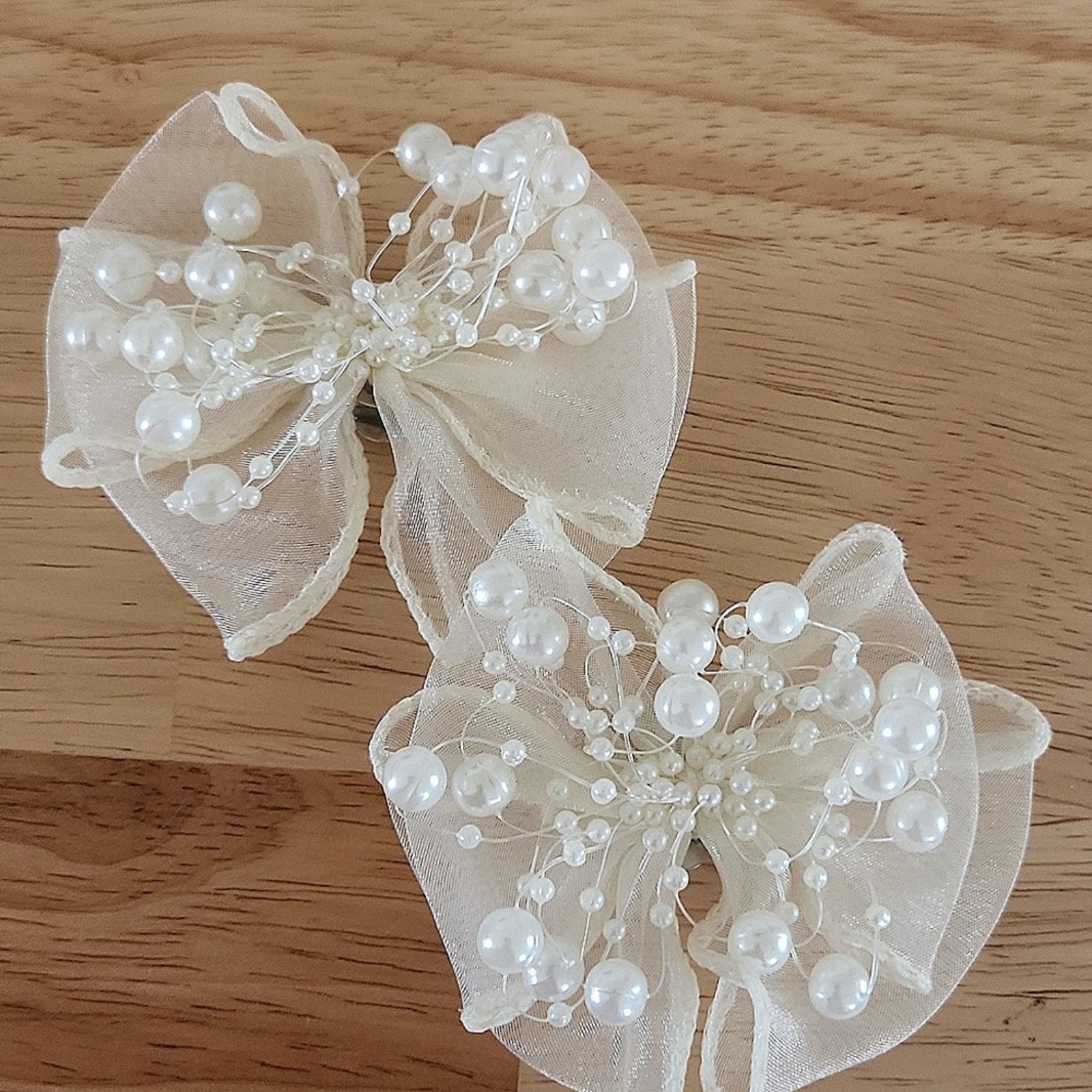 Other ELEGANT ☆ CREAM ORGANZA BOWS with PEARLS ☆ SHOE CLIPS ☆ NIP Size US 4 / IT 34 - 7 Thumbnail