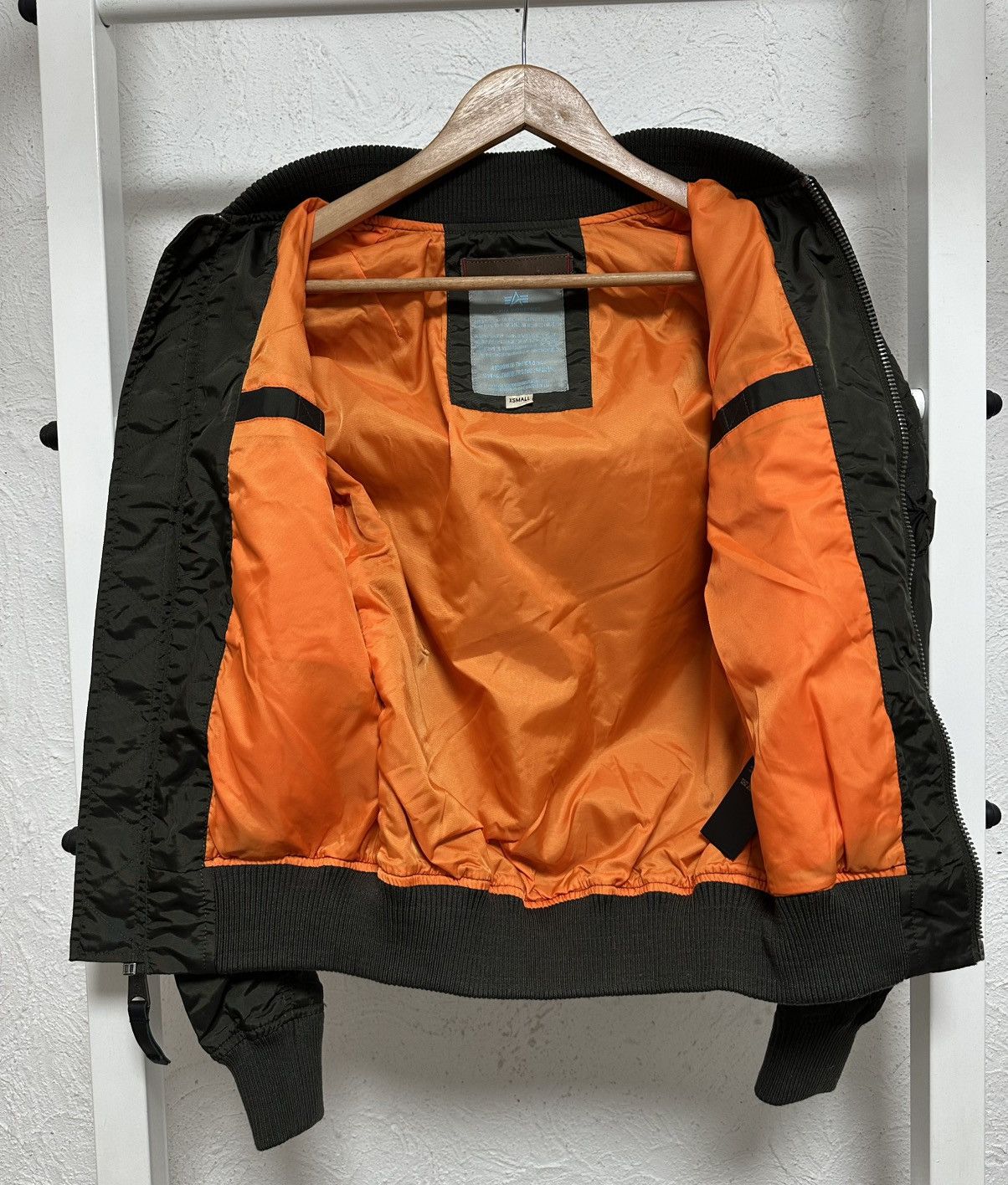 Alpha Industries Men’s Alpha Industries Bomber Jacket Olive Green Size XS Size US XS / EU 42 / 0 - 5 Thumbnail