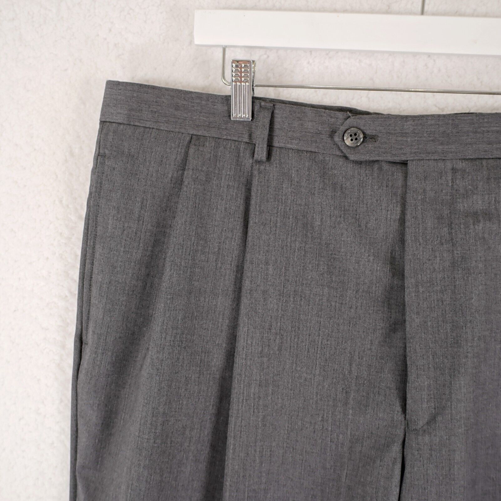 Jos. A. Bank Jos A Bank Signature Gold Traditional Fit Gray Pleated Cuffe Size 40L - 3 Thumbnail