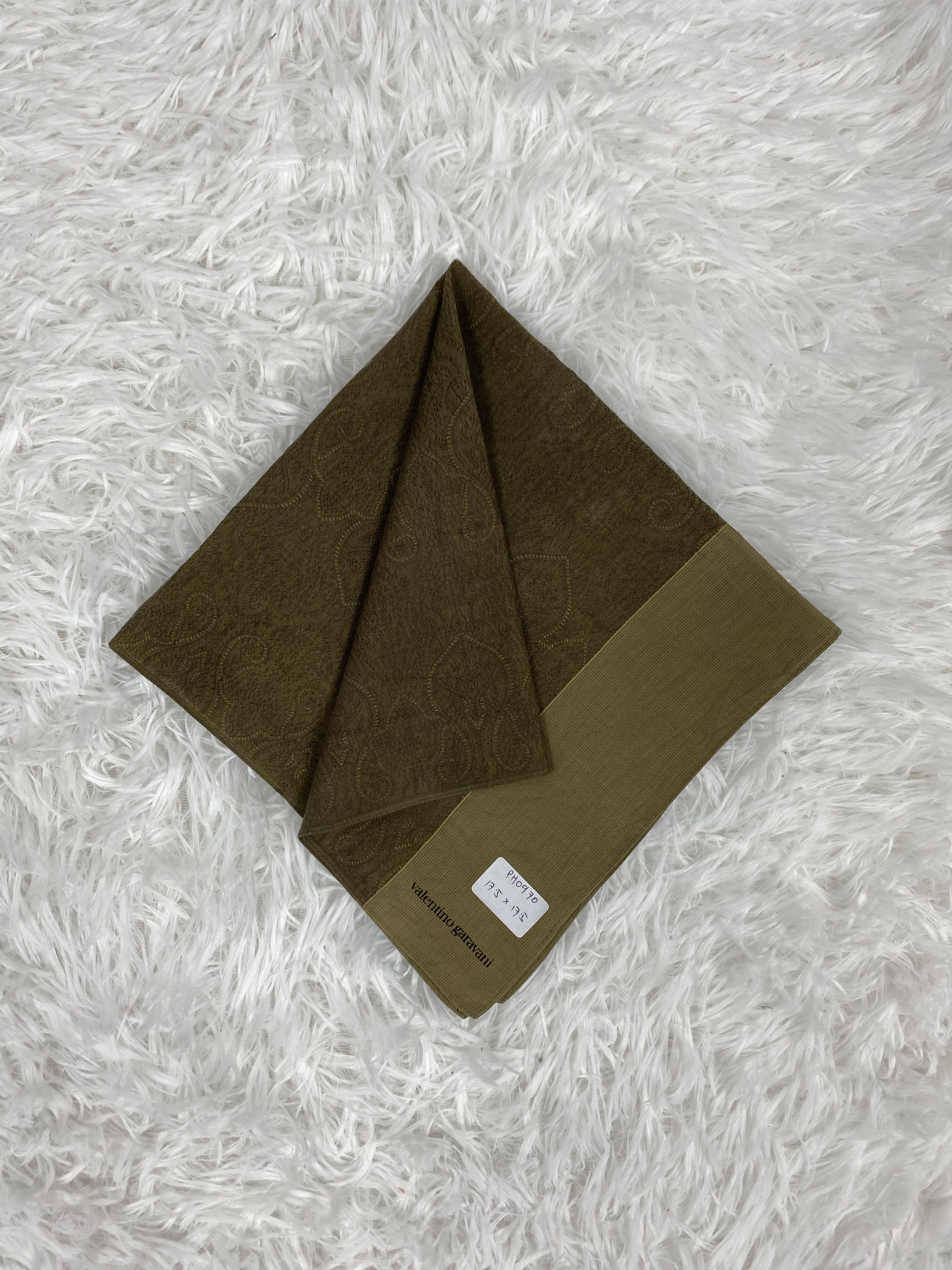 Vintage Vintage Valentino Garavani Handkerchief Neckerchief Ph0970 Size ONE SIZE - 1 Thumbnail