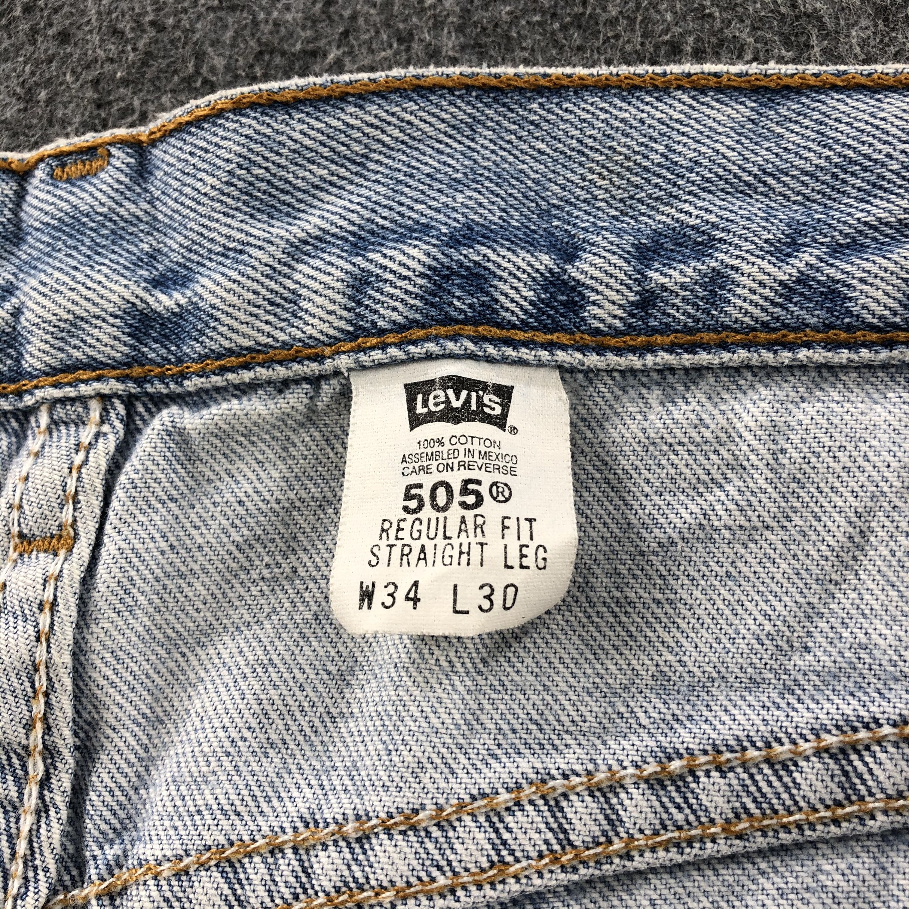 Levi's Vintage 90s Light Wash Levis 505 Jeans- J1299 Size US 33 - 9 Thumbnail