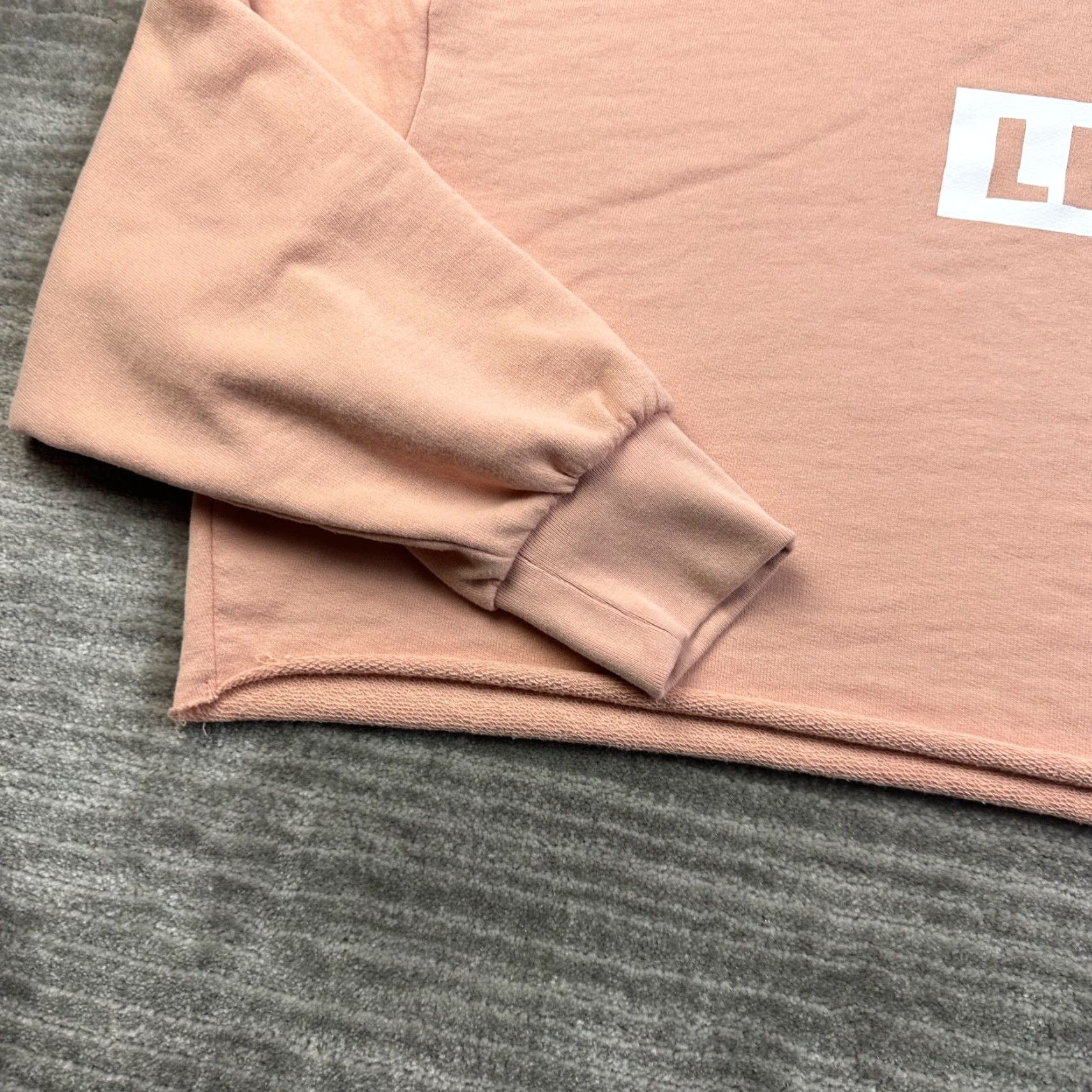 Levi's VINTAGELevi's Sweater Womens M Pink Oversized Crop Hoodie Long Sleeve Logo Size M / US 6-8 / IT 42-44 - 4 Thumbnail