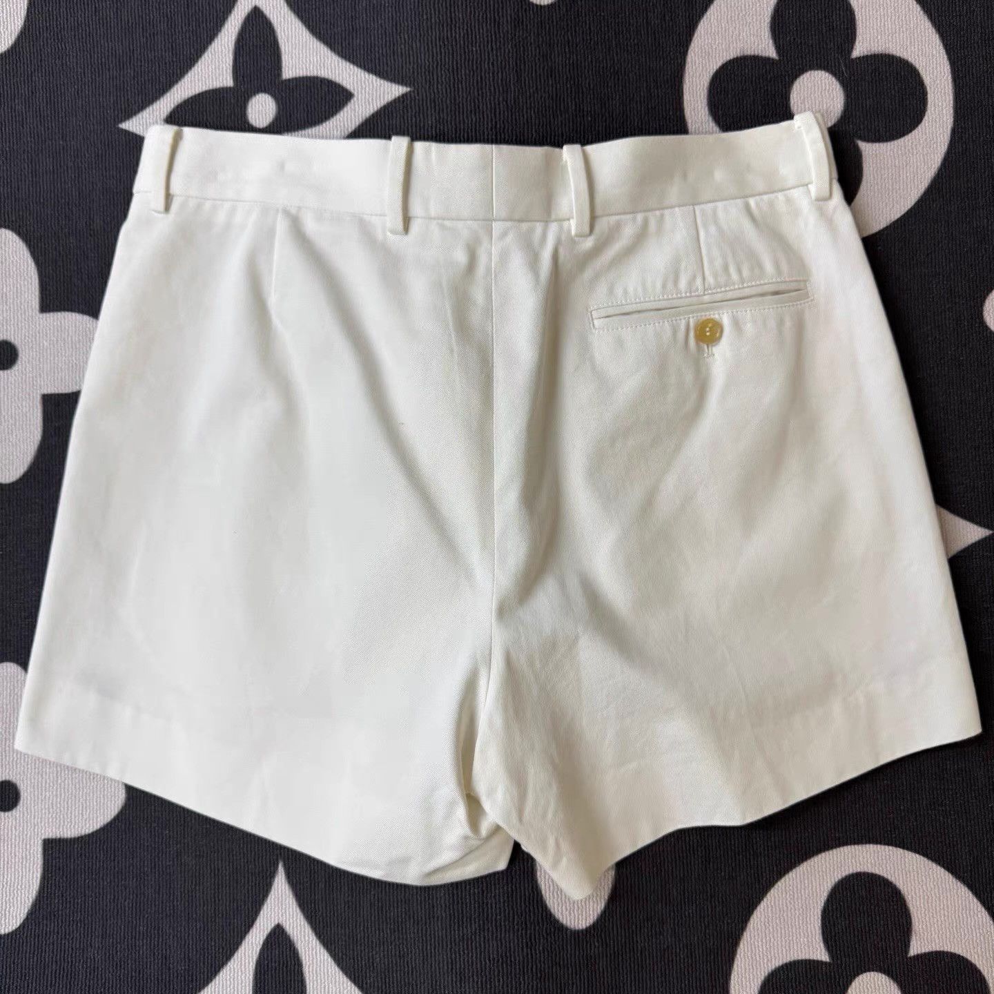 Gucci Gucci White Shorts with Koi Carp Embroidery Q10 Size US 36 / EU 52 - 2 Thumbnail