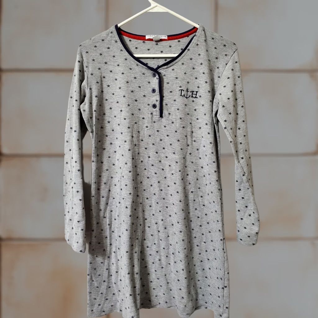Tommy Hilfiger Tommy Hilfiger Sleepwear Women's Size S Gray Nightgown Henley Long Sleeve Star AOP Logo Comfort Shirt Dress Nightgown Size ONE SIZE - 1 Thumbnail