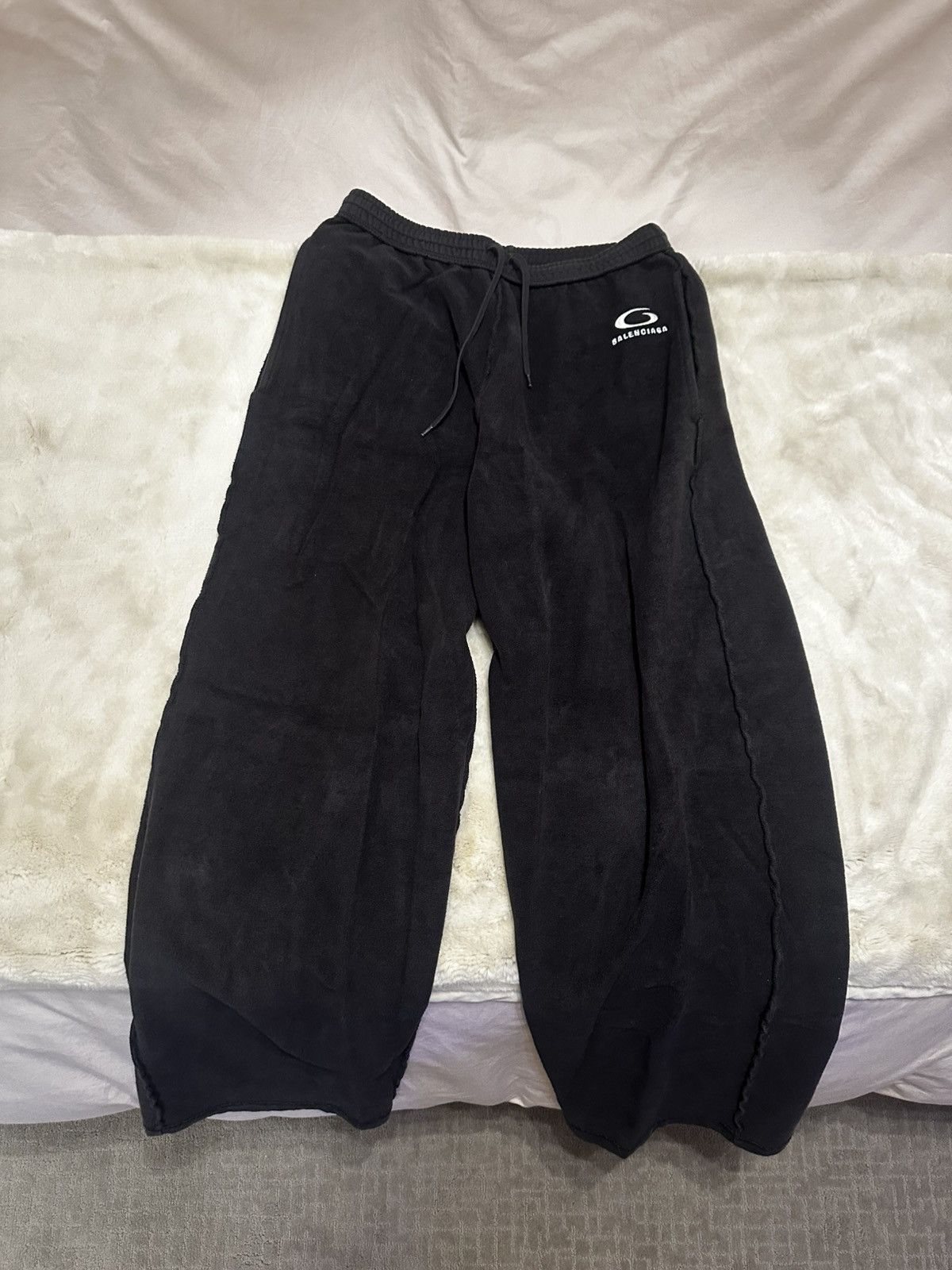 Balenciaga balenciaga inside out loop logo sweatpants Size US 32 / EU 48 - 1 Thumbnail