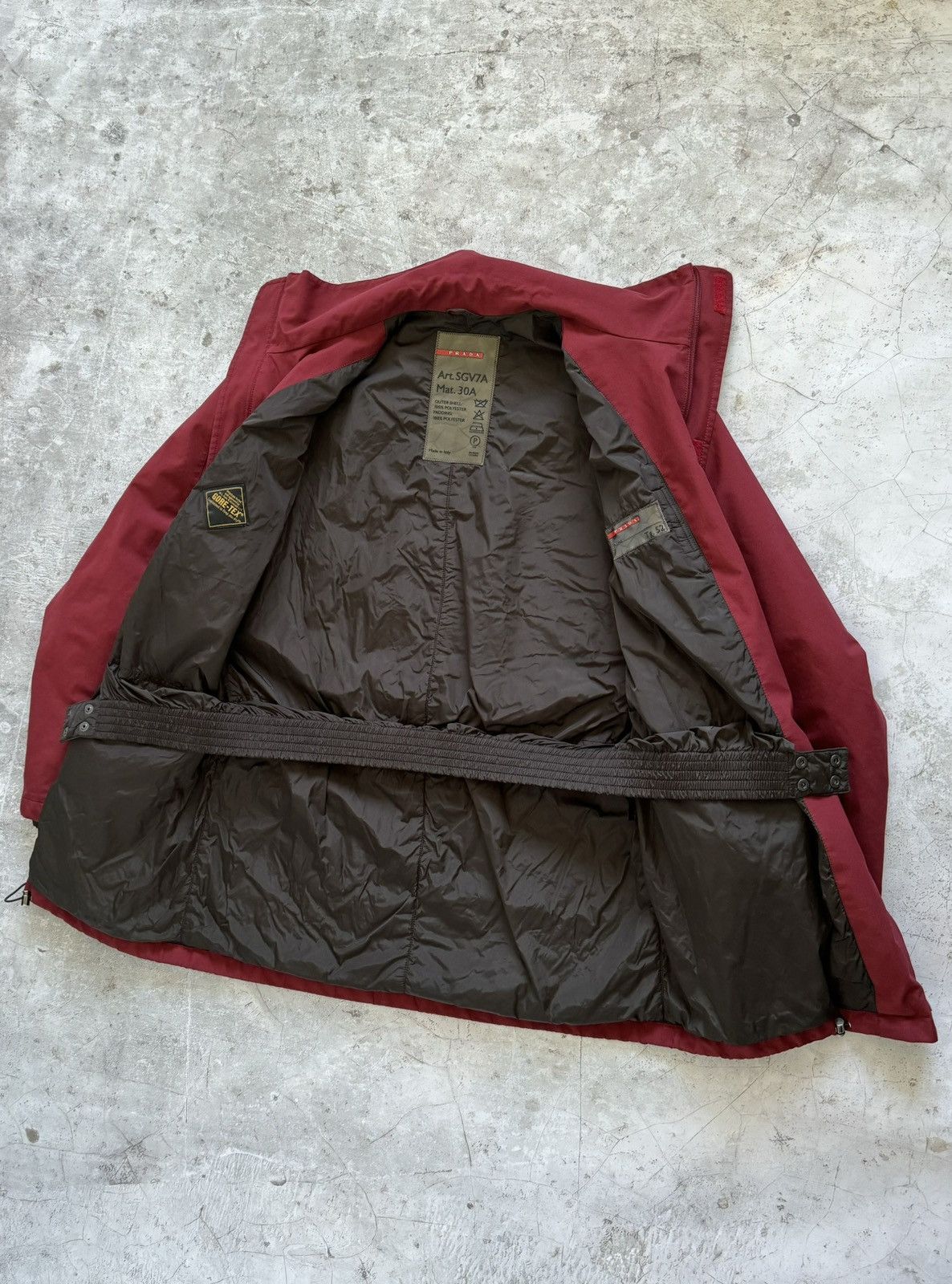 Prada Prada red tab Gore-Tex jacket SGV7A Size US L / EU 52-54 / 3 - 3 Thumbnail