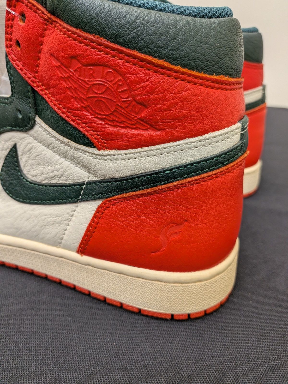Jordan Brand NIKE AIR JORDAN 1 RETRO HIGH OG SOLEFLY ART BASEL AV3905-138 Size US 10 / EU 43 - 13 Thumbnail