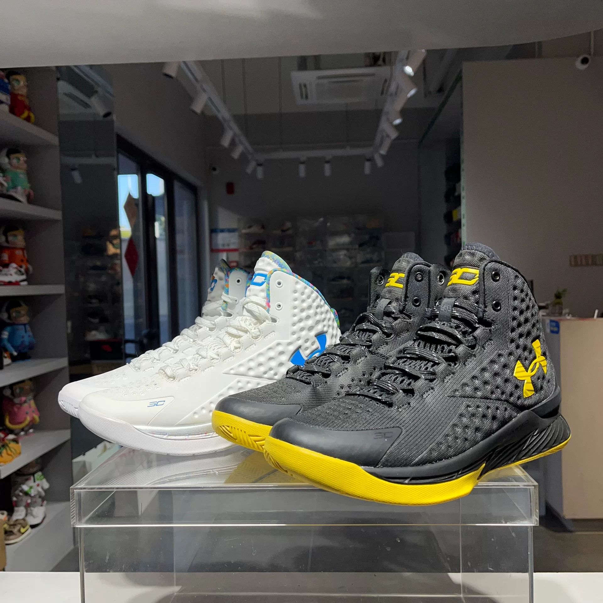 Under Armour Under Armour Lowtop Sneakers 8 Men Size US 8 / EU 41 - 1 Thumbnail