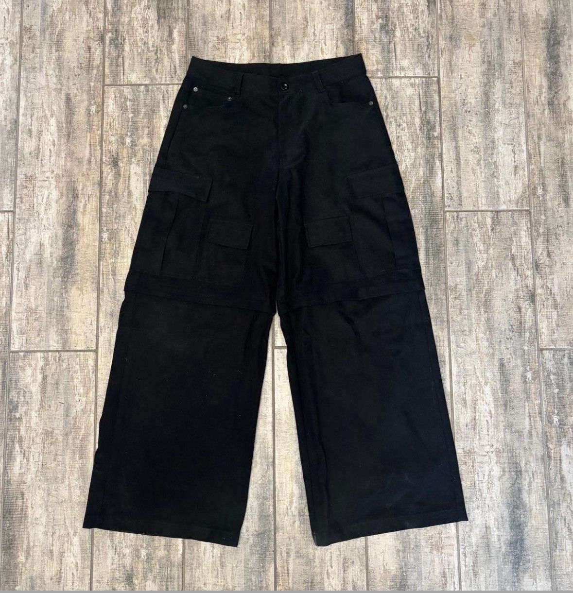 パンツ BALENCIAGA SS25 PYJAMA PANTS (681822TRLI8 5630) Balenciaga Balenciaga SS25 Tropical Pyjama Pants | Grailed