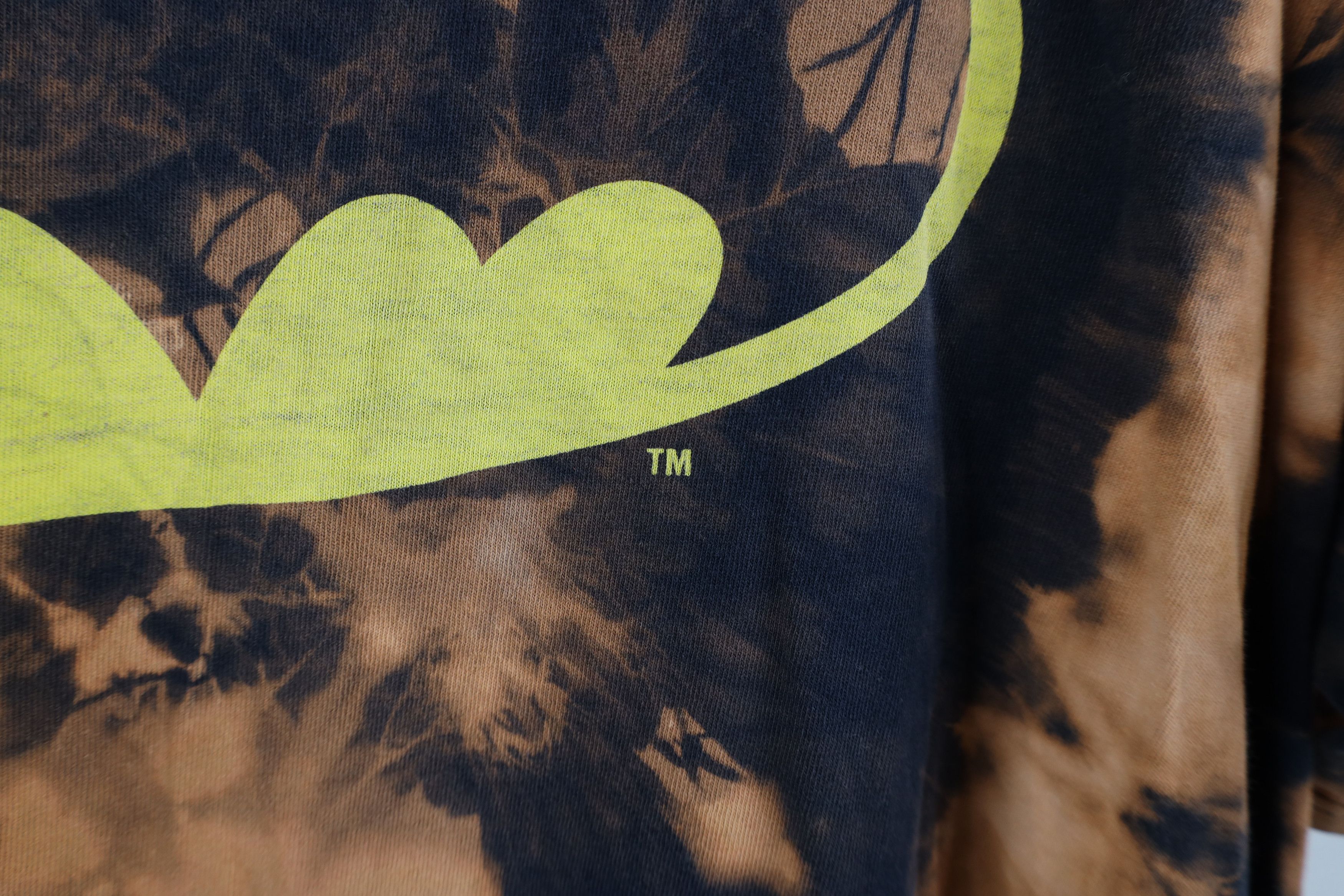 Vintage Vintage DC Comics Wash Batman Symbol Short Sleeve T-Shirt Size US XL / EU 56 / 4 - 5 Thumbnail
