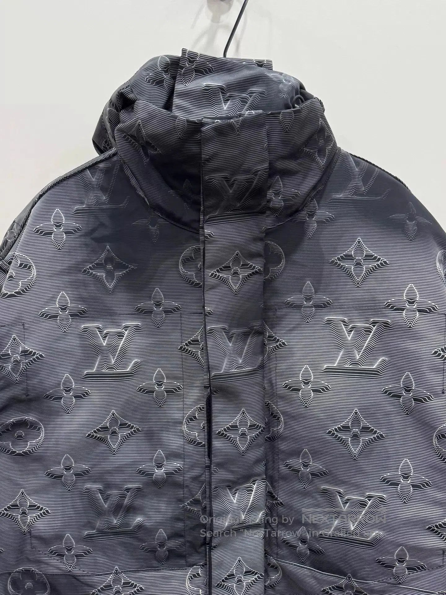 Louis Vuitton Black Patterned Zip-Up Jacket Size S. Size US S / EU 44-46 / 1 - 5 Thumbnail