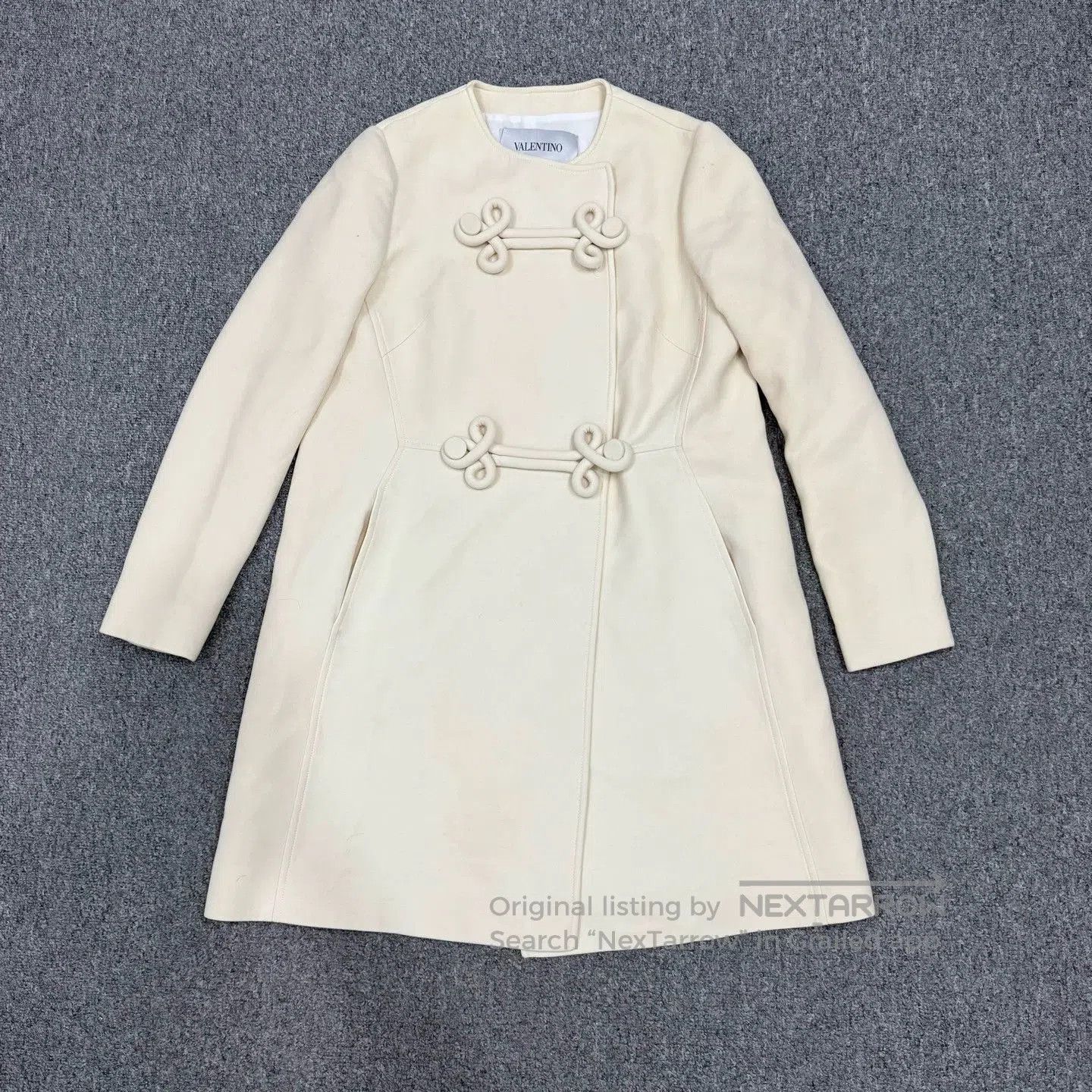 Valentino Valentino Wool Coat with Chinese Knot. Size US M / EU 48-50 / 2 - 1 Thumbnail