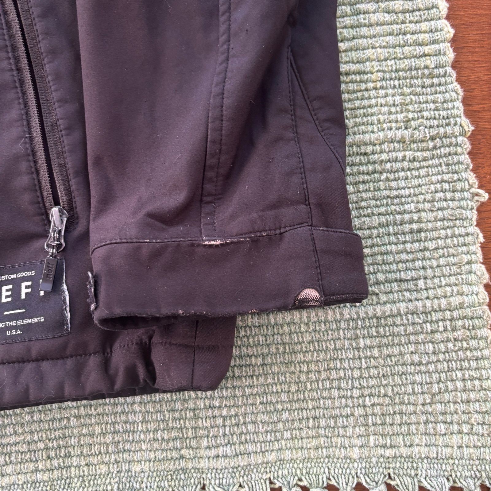 NEFF 2010s era Neff Black Snowboarding Jacket Sz L Good Condition Size US L / EU 52-54 / 3 - 3 Thumbnail