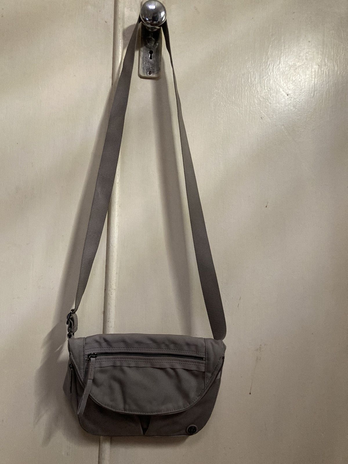 Lululemon Lululemon grey crossbody bag Size ONE SIZE - 1 Thumbnail