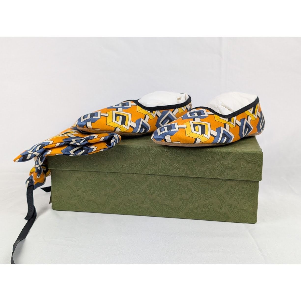 Gucci o1rshd1 Silk Printed Loafers in Multicolor Size US 7 / IT 37 - 9 Thumbnail
