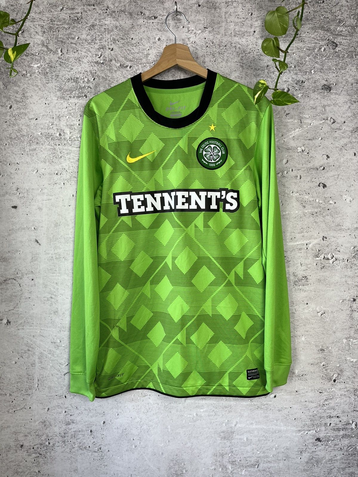 Nike Nike Celtic Glasgow 2010/11 Away Kit Football Jersey (A) Size US S / EU 44-46 / 1 - 2 Thumbnail