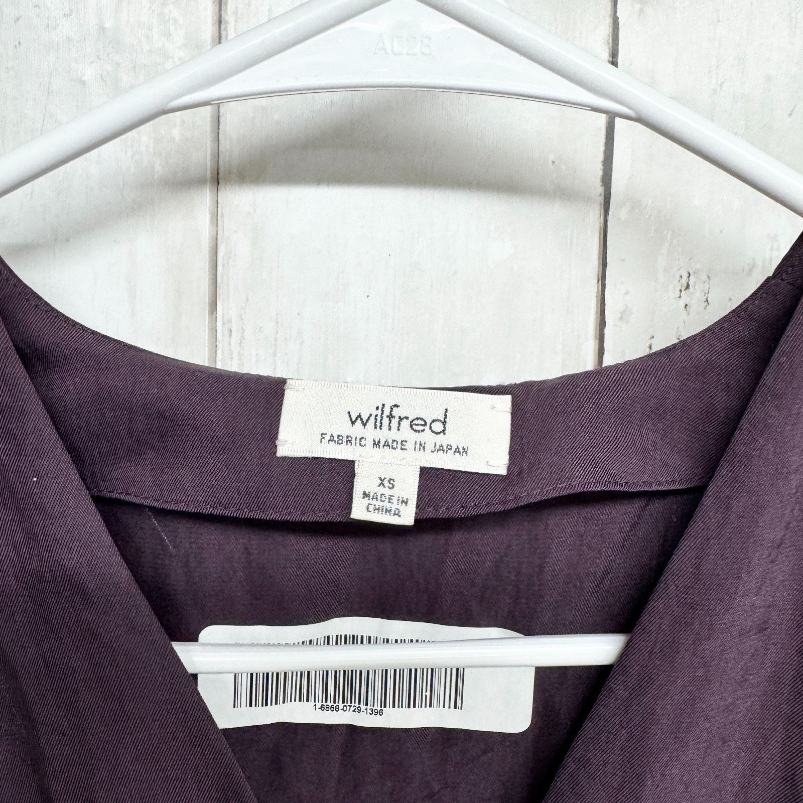 Other Wilfred Top Size XS Plum Vneck Button Short Sleeve Blouse Size XS / US 0-2 / IT 36-38 - 4 Thumbnail