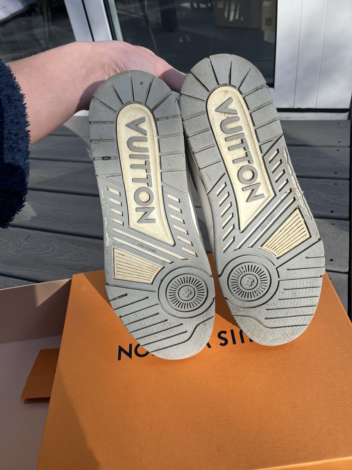 Louis Vuitton × Virgil Abloh Louis Vuitton Virgil abloh sneakers rare colour way Size US 9.5 / EU 42-43 - 7 Thumbnail