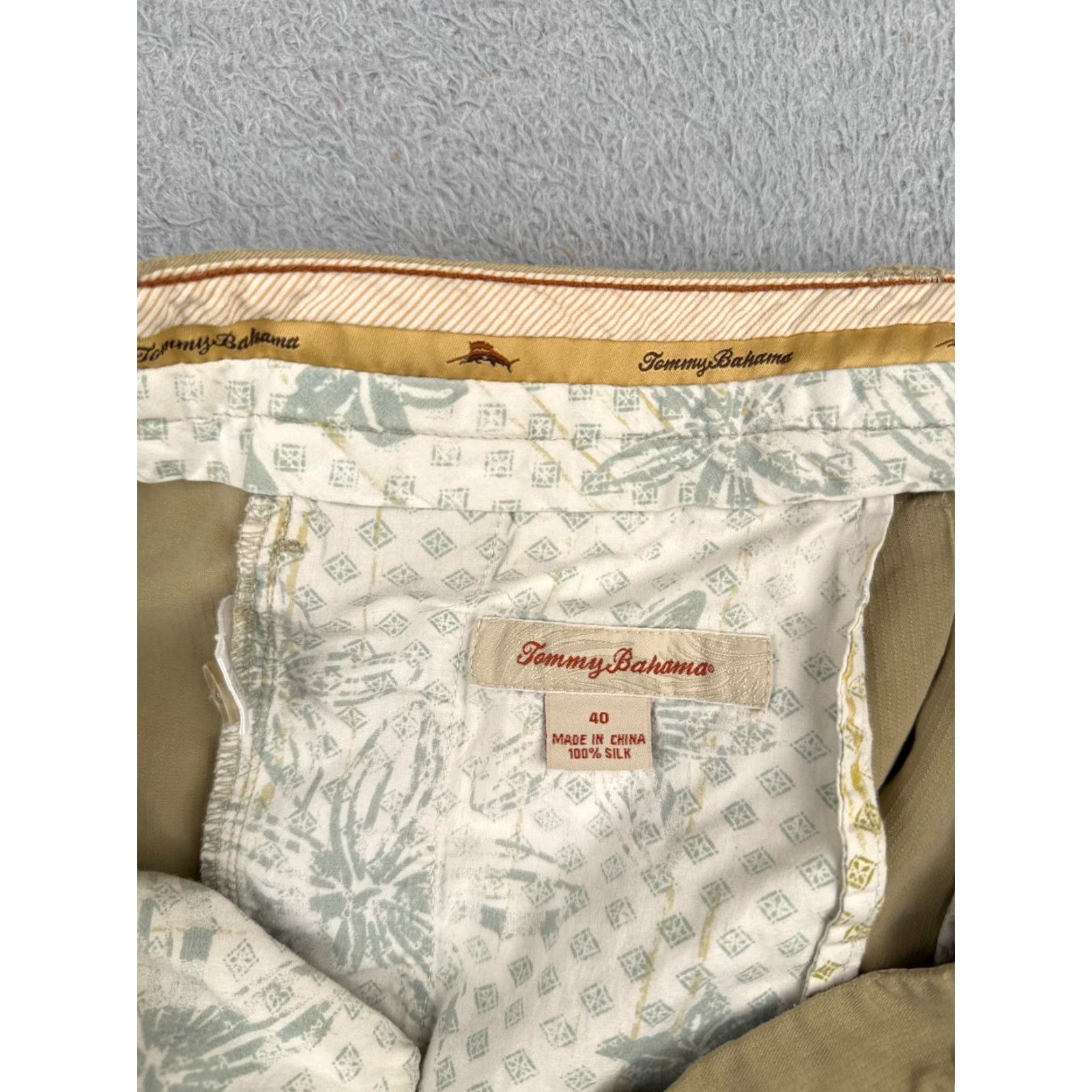 Tommy Bahama Tommy Bahama Shorts Men 40 Beige Bermuda Pleated 100% Silk Beach Resort 38x8 Size US 40 / EU 56 - 7 Thumbnail