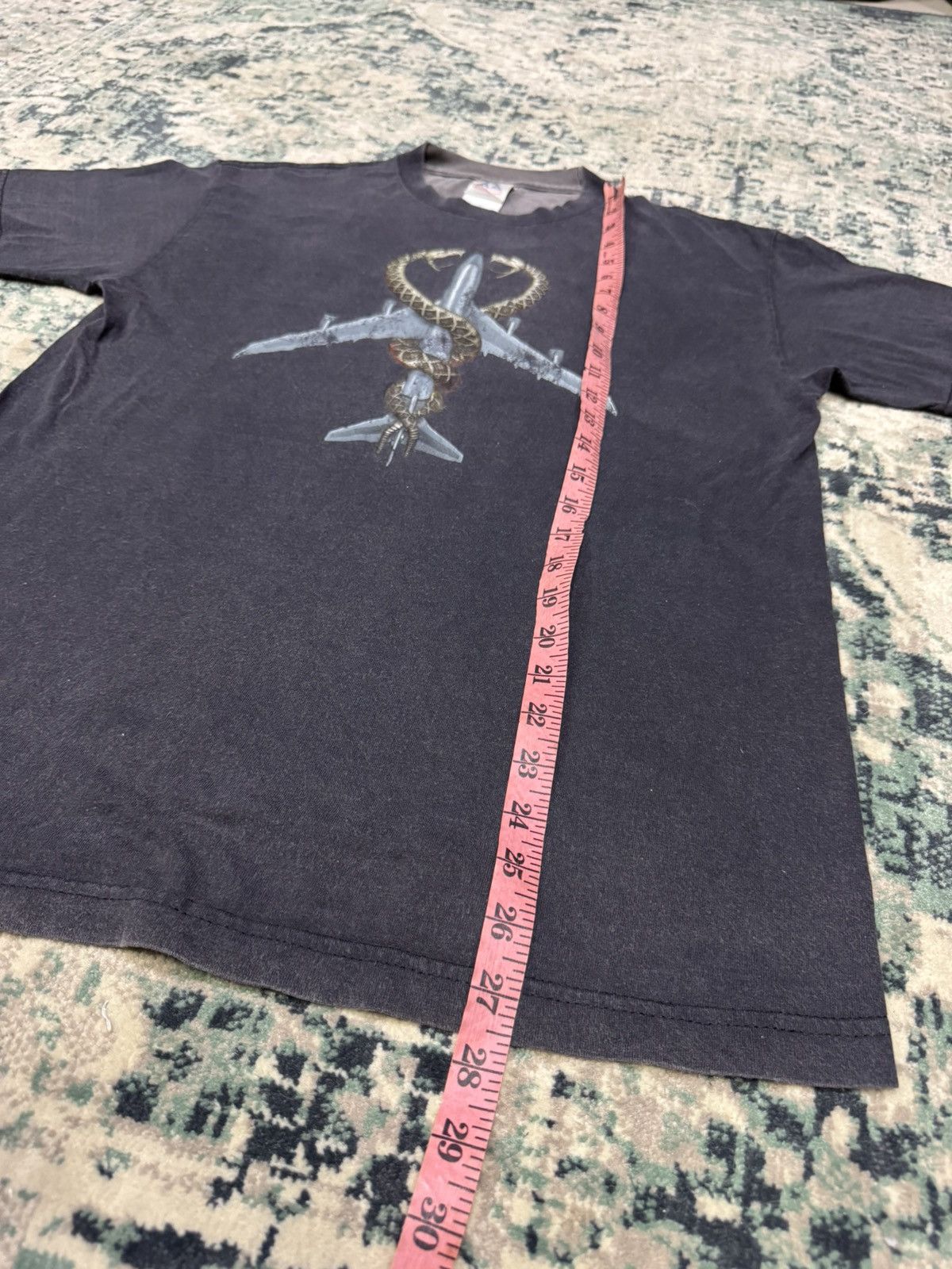 Vintage VINTAGE DISTRESSED SNAKES ON A PLANE MOVIE SHIRT Size US M / EU 48-50 / 2 - 3 Thumbnail