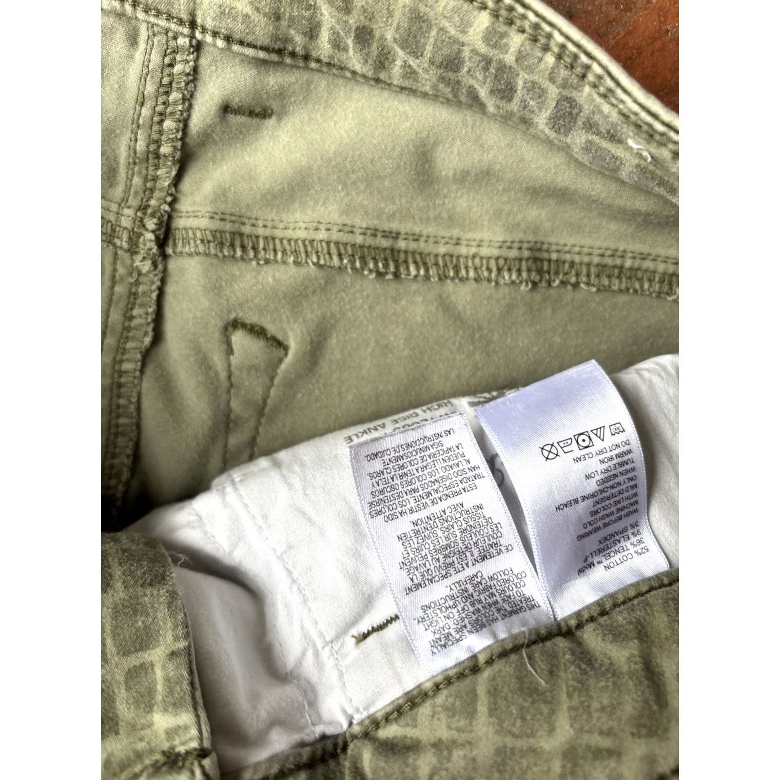 Tommy Bahama Tommy Bahama Pants Womens 8x28 Denim High Rise Ankle 5-Pocket Green Alligator Boracay Beach 80s Retro Tropical Slipping Monday? Size 30" / US 8 / IT 44 - 5 Thumbnail