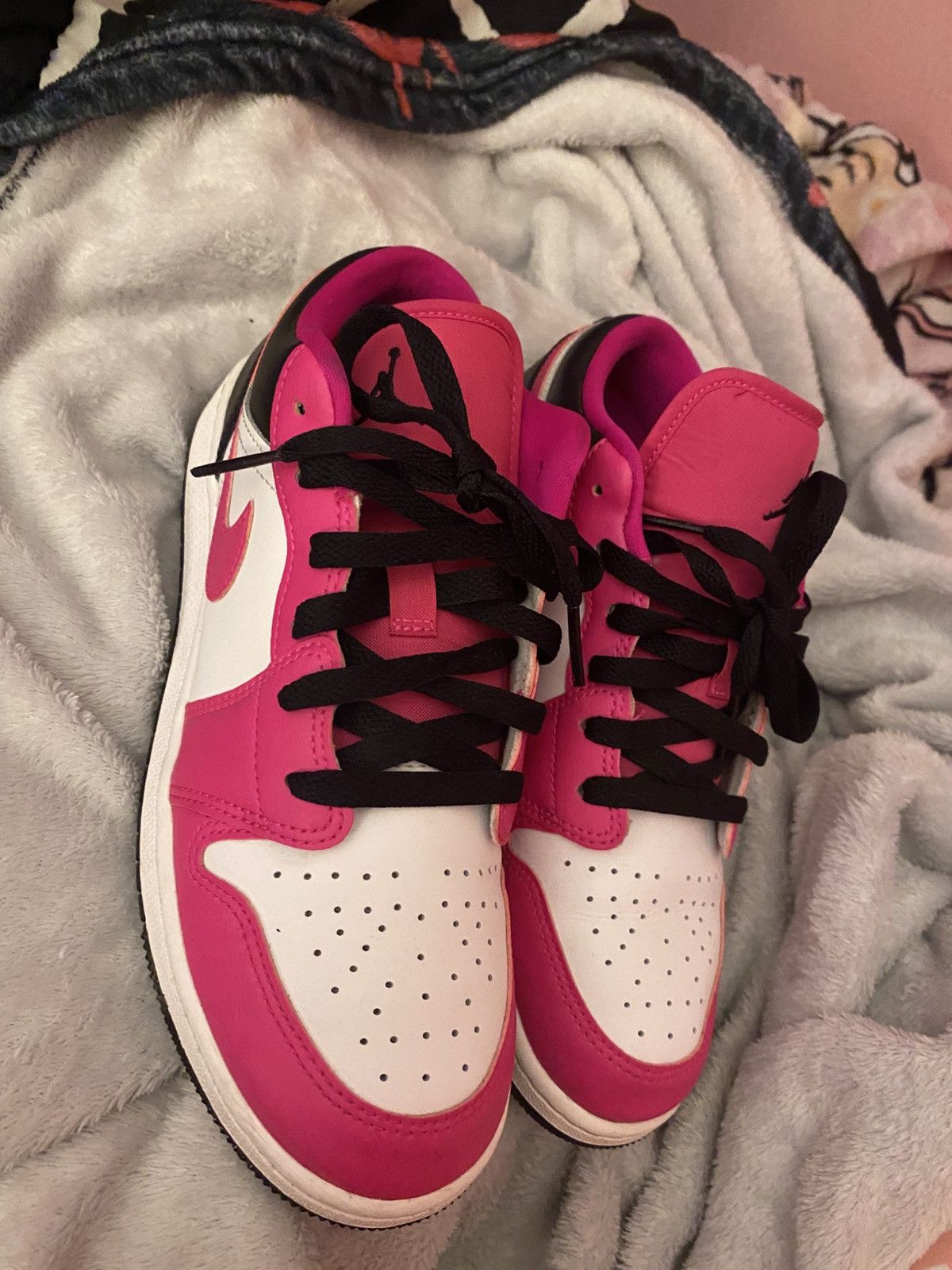 Jordan Brand pink and black jordan 1s Size US 7.5 / IT 37.5 - 8 Thumbnail