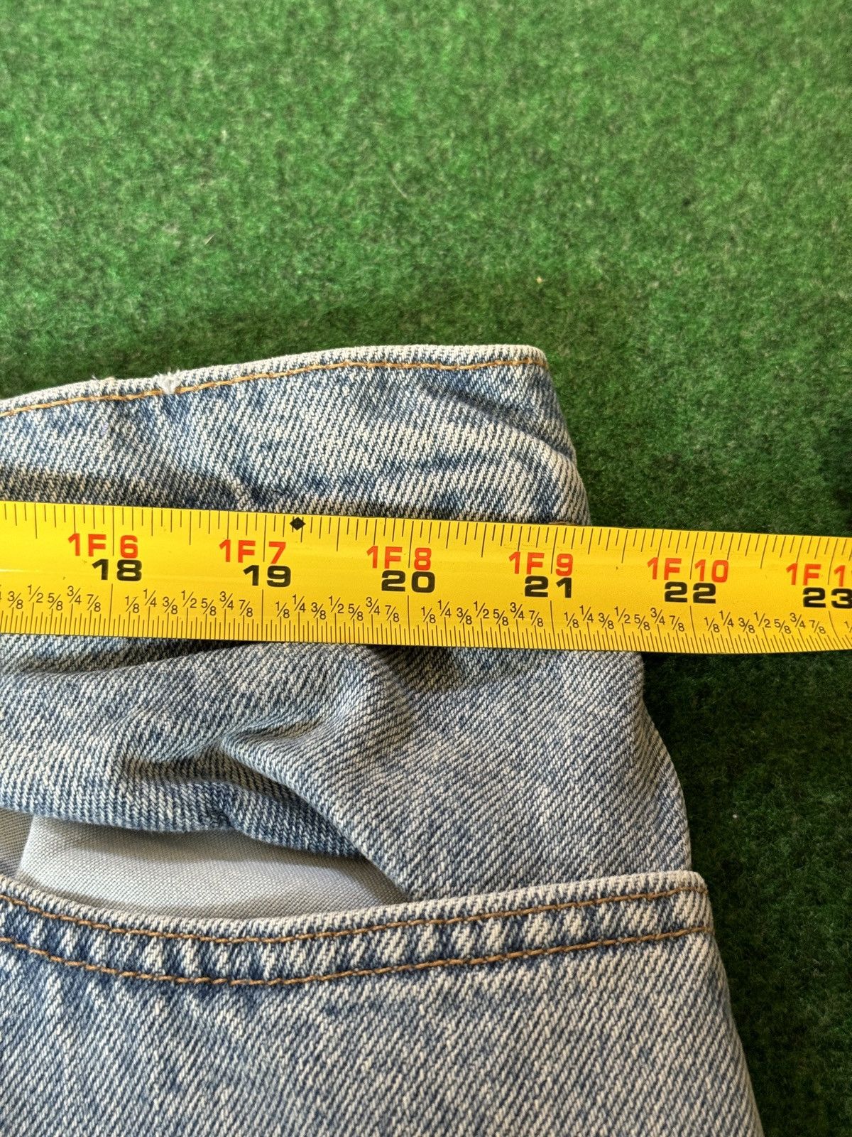Levi's Vintage Clothing Vintage 90s Levi’s 550 Relaxed Taper Light Wash Jeans Size 42" / US 20 - 6 Thumbnail