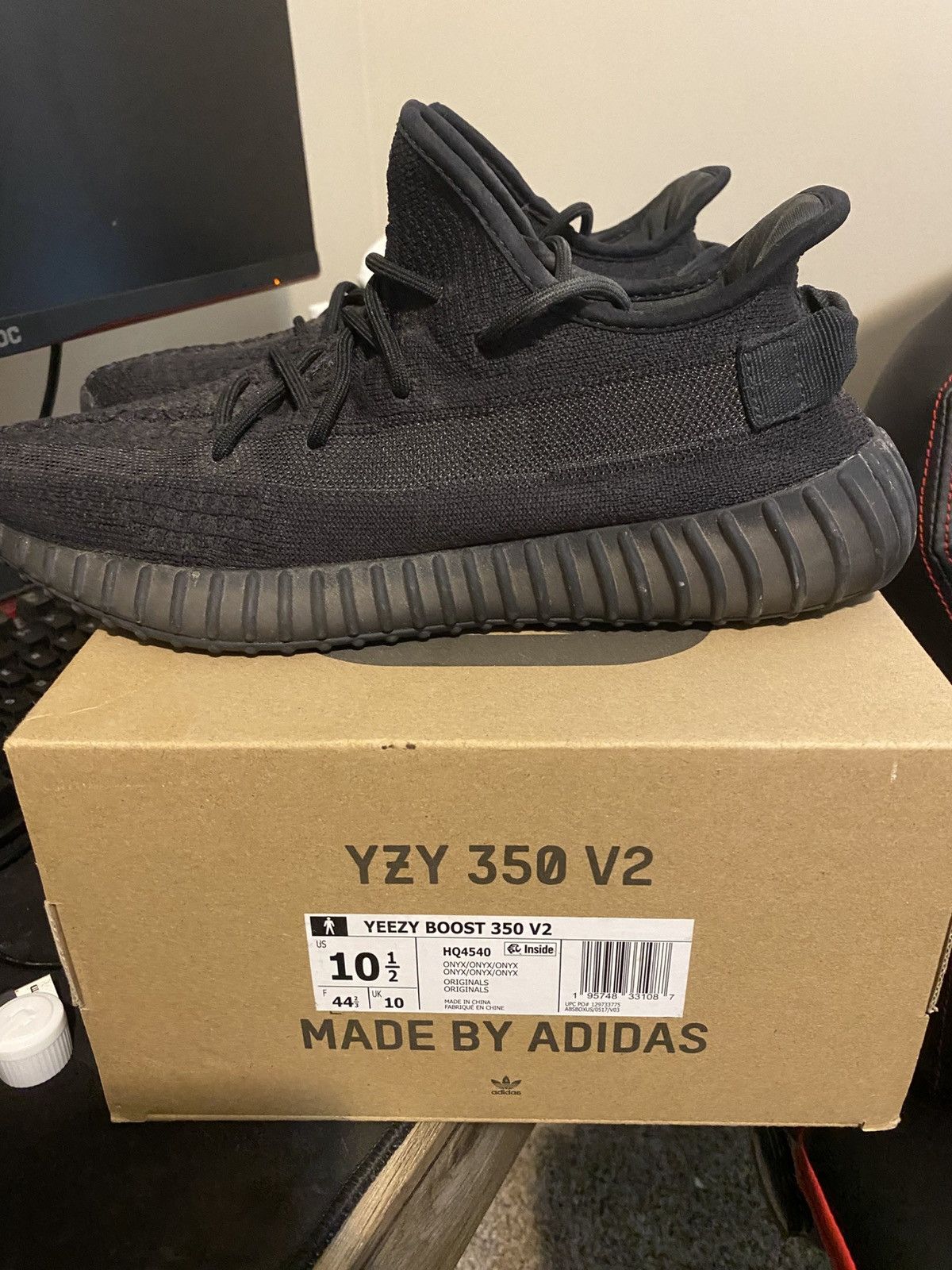Yeezy Yeezy 350 v2 onyx Size US 10.5 / EU 43-44 - 1 Thumbnail
