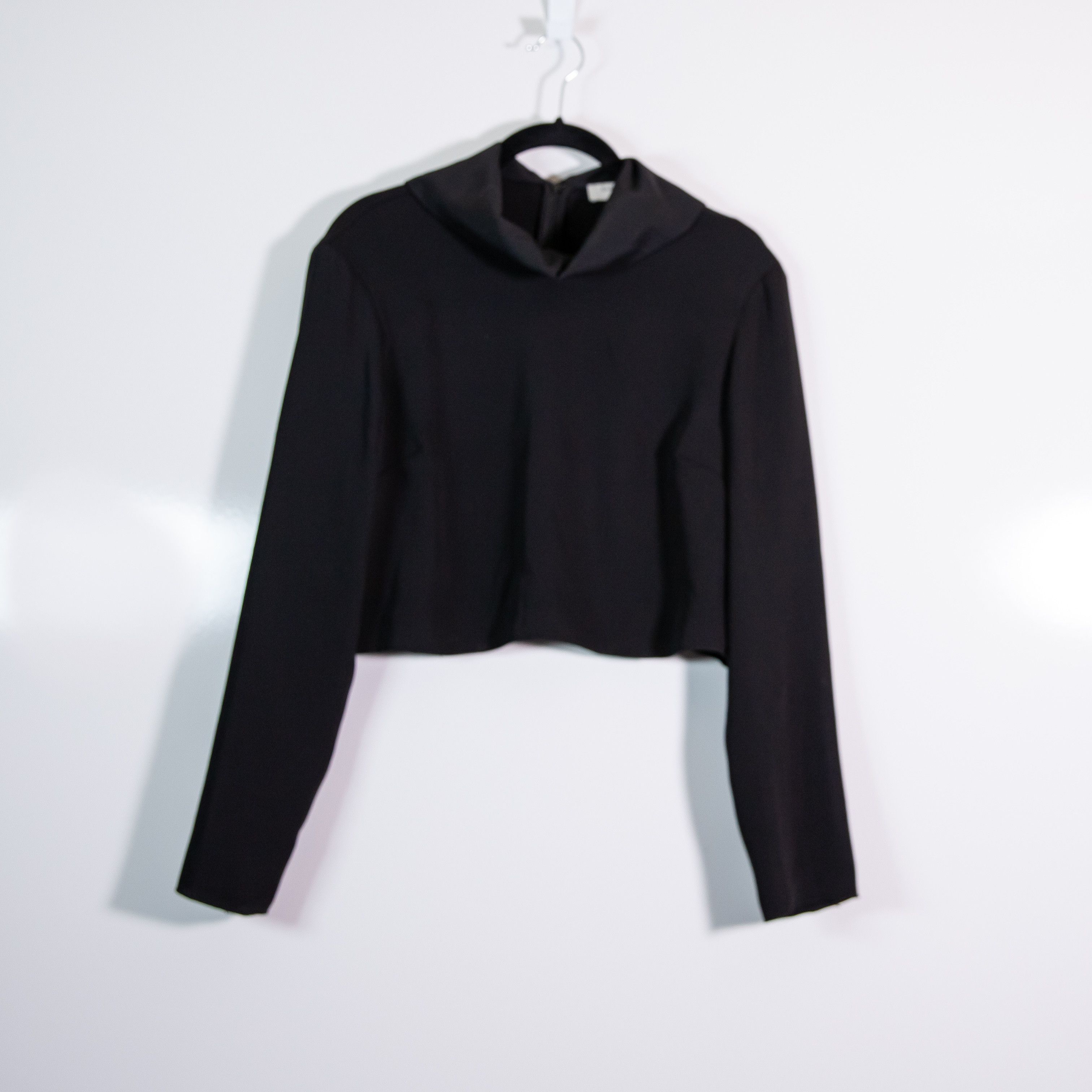 Aritzia Babaton Aritzia Turtleneck Cropped Boxy Size S / US 4 / IT 40 - 1 Thumbnail