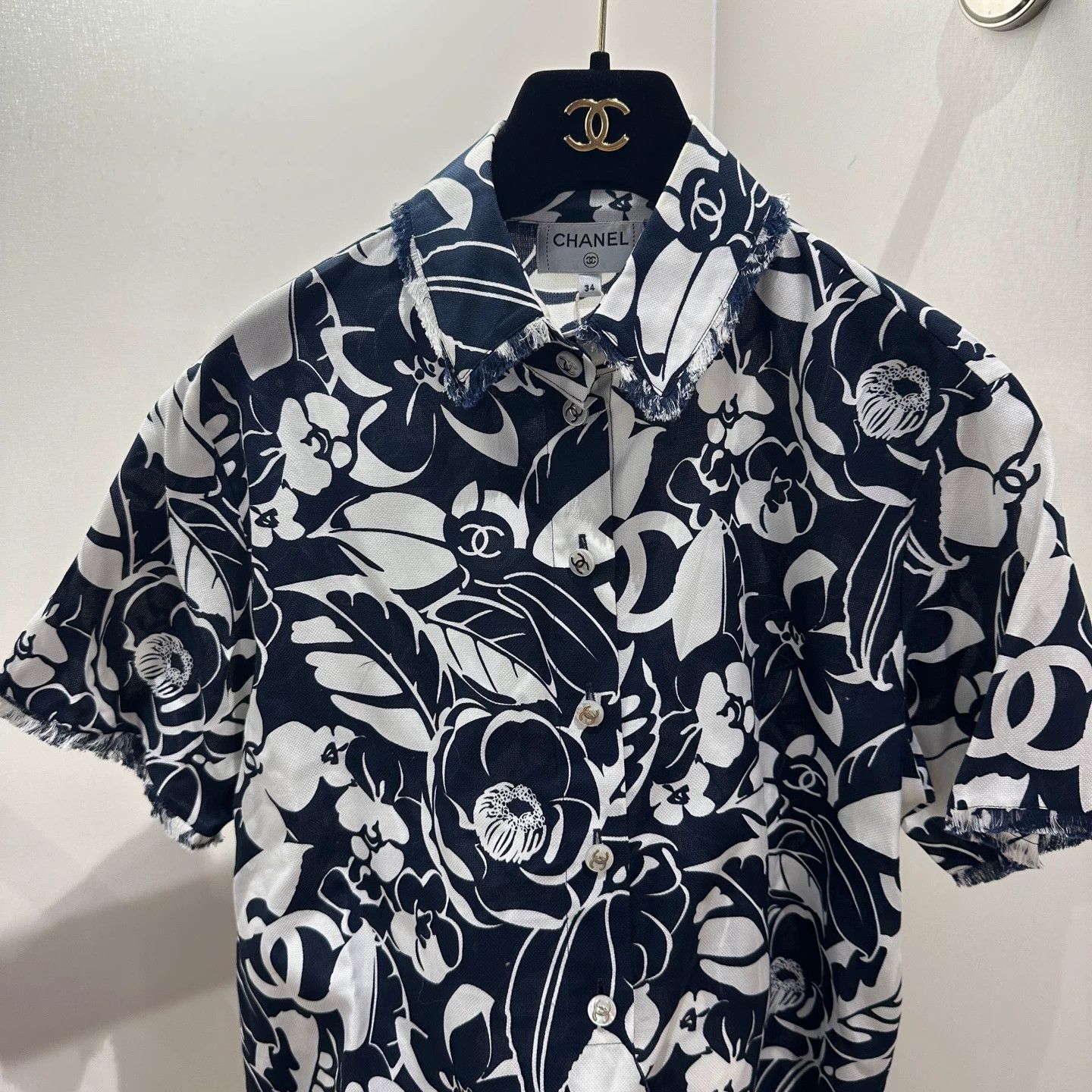 Chanel Chanel apr621 full camellia print short-sleeve shirt 34 Size XS / US 0-2 / IT 36-38 - 6 Thumbnail