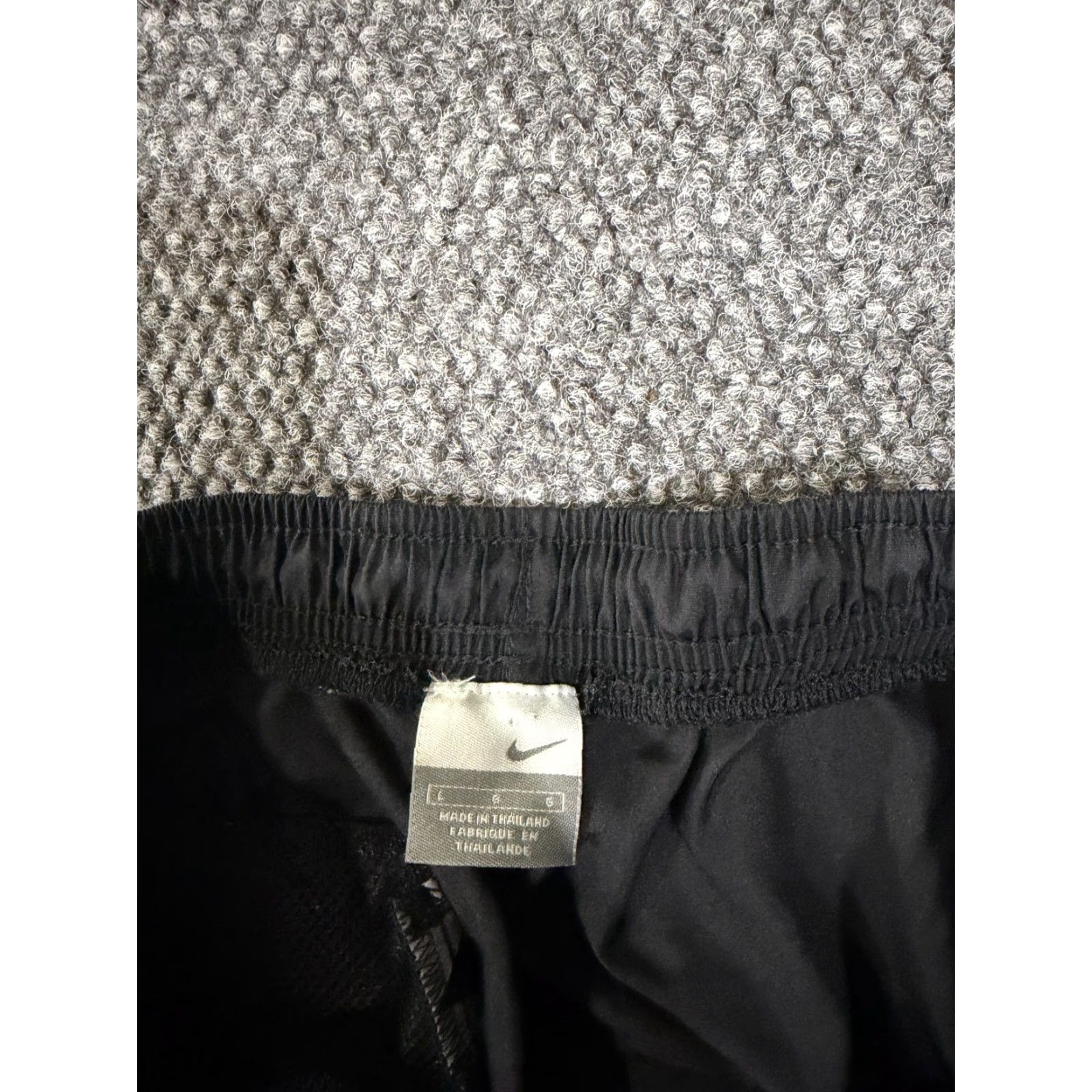 Nike Nike athletic shorts Mens Large Black running training lightweight pockets elastic waist 9in inseam Regular Size US 33 - 4 Thumbnail