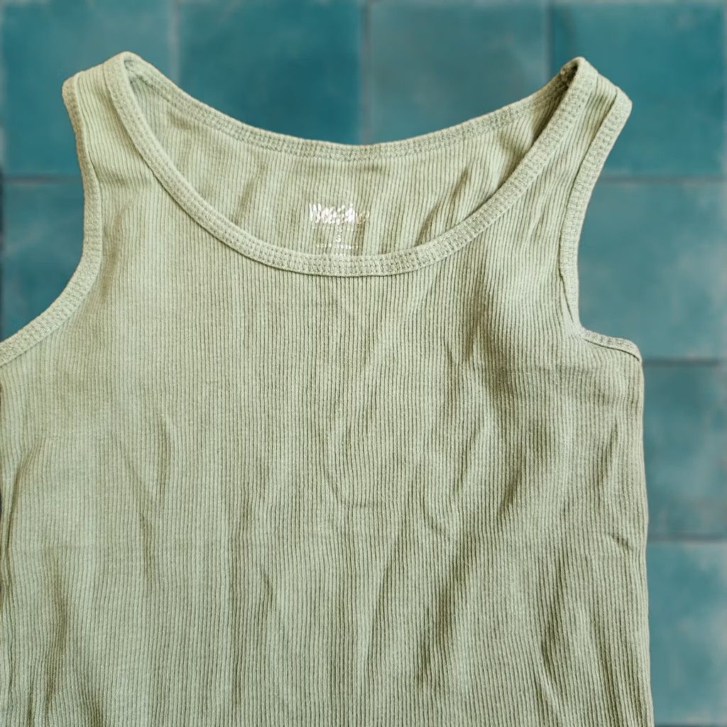 Mossimo Mossimo Tank Top Women's Junior Green Size S Sleeveless Pullover Casual Casual, Travel Cotton Green Mossimo Juniors Women Tank Top S Size S / US 4 / IT 40 - 1 Thumbnail