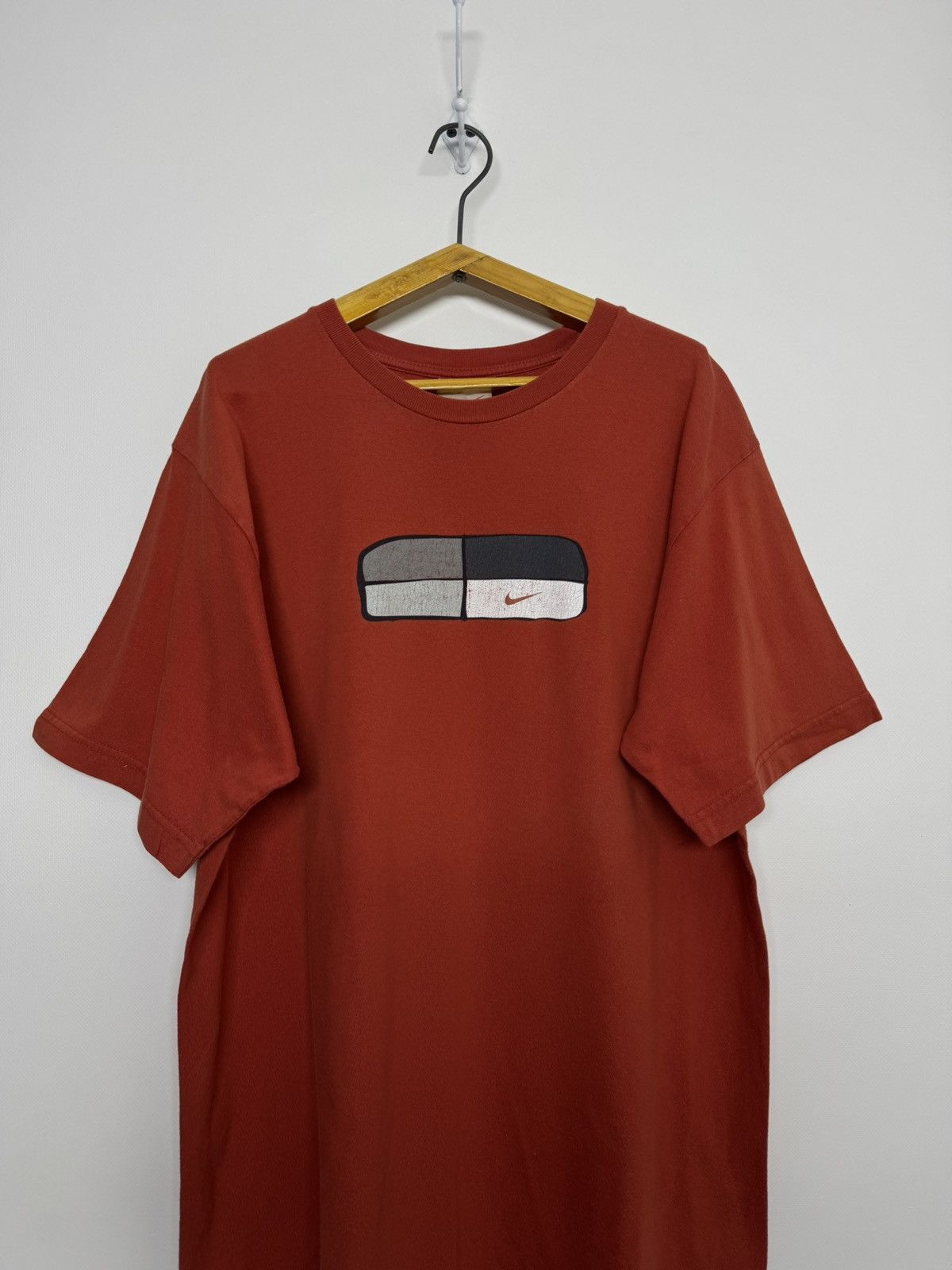 Nike Vintage Y2k Nike Center Big Swoosh Logo T-Shirt 90’s Size US L / EU 52-54 / 3 - 4 Thumbnail