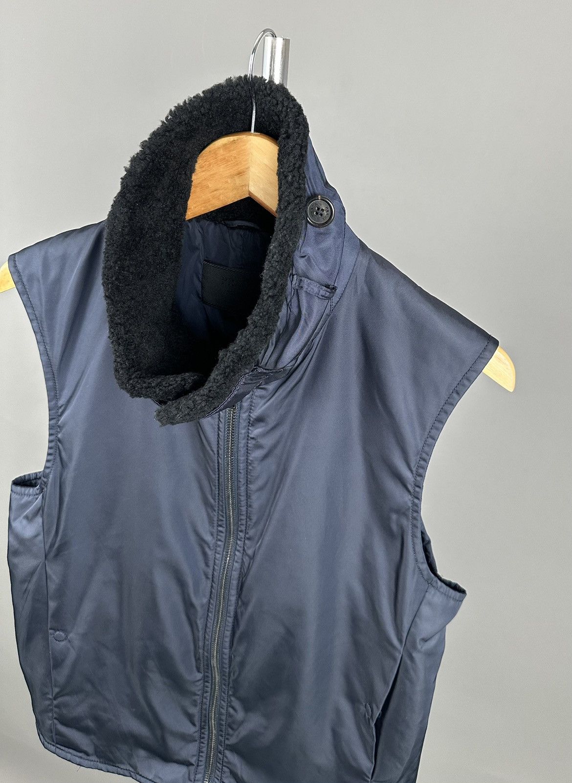 Prada Prada - Collared Nylon Technical Vest - Faux Sherling Collar Size M / US 6-8 / IT 42-44 - 4 Thumbnail