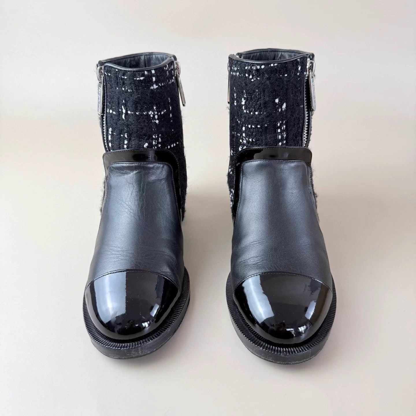 Chanel CHANEL Woven CC Black Short Boots 35.5 EUR MINT Size US 4.5 / IT 34.5 - 2 Thumbnail