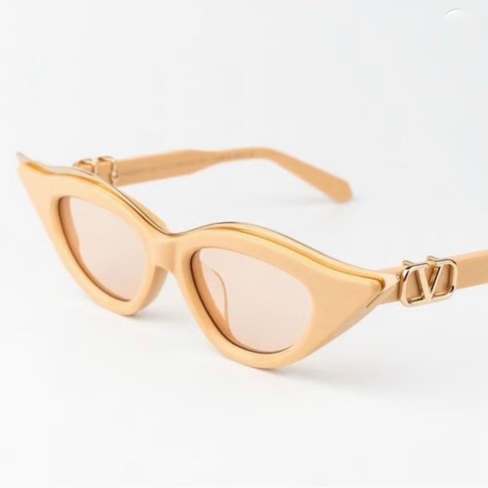 Valentino New! Valentino VLS 114C Stylish Beige Sunglasses, Authentic Size ONE SIZE - 15 Thumbnail