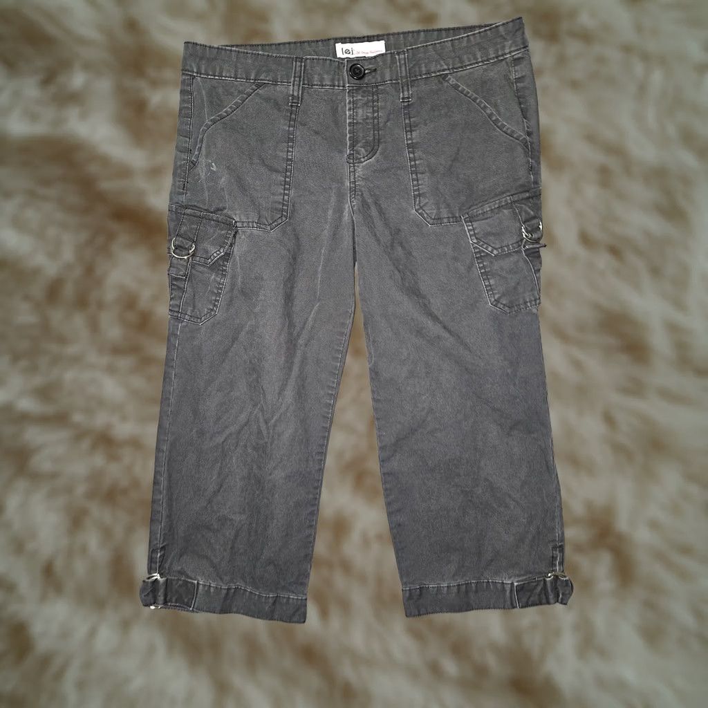 L.E.I. LEI Cargo Pants Womens 9 Black Cropped Utility Pockets Adjustable Hem Casual Capri Pants Size 30" / US 8 / IT 44 - 1 Thumbnail