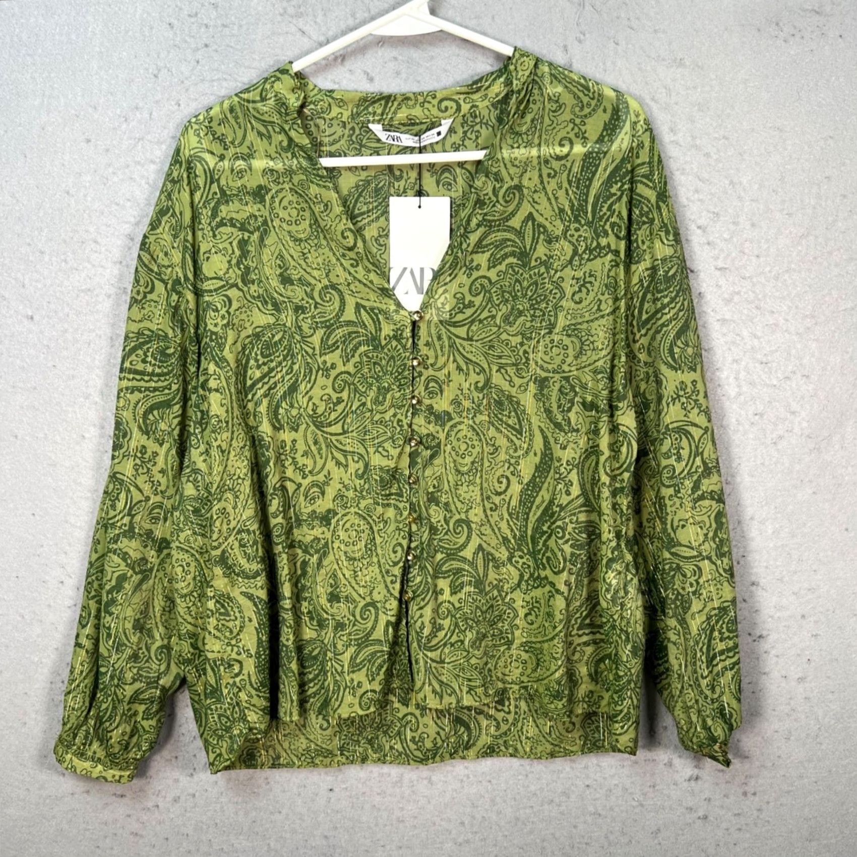 Zara Zara Womens XS Green Paisley Print Blouse Button Front Long Sleeve Lightweight V-Neck Shirt Womens XS Green Paisley Blouse Zara Size XS / US 0-2 / IT 36-38 - 2 Thumbnail